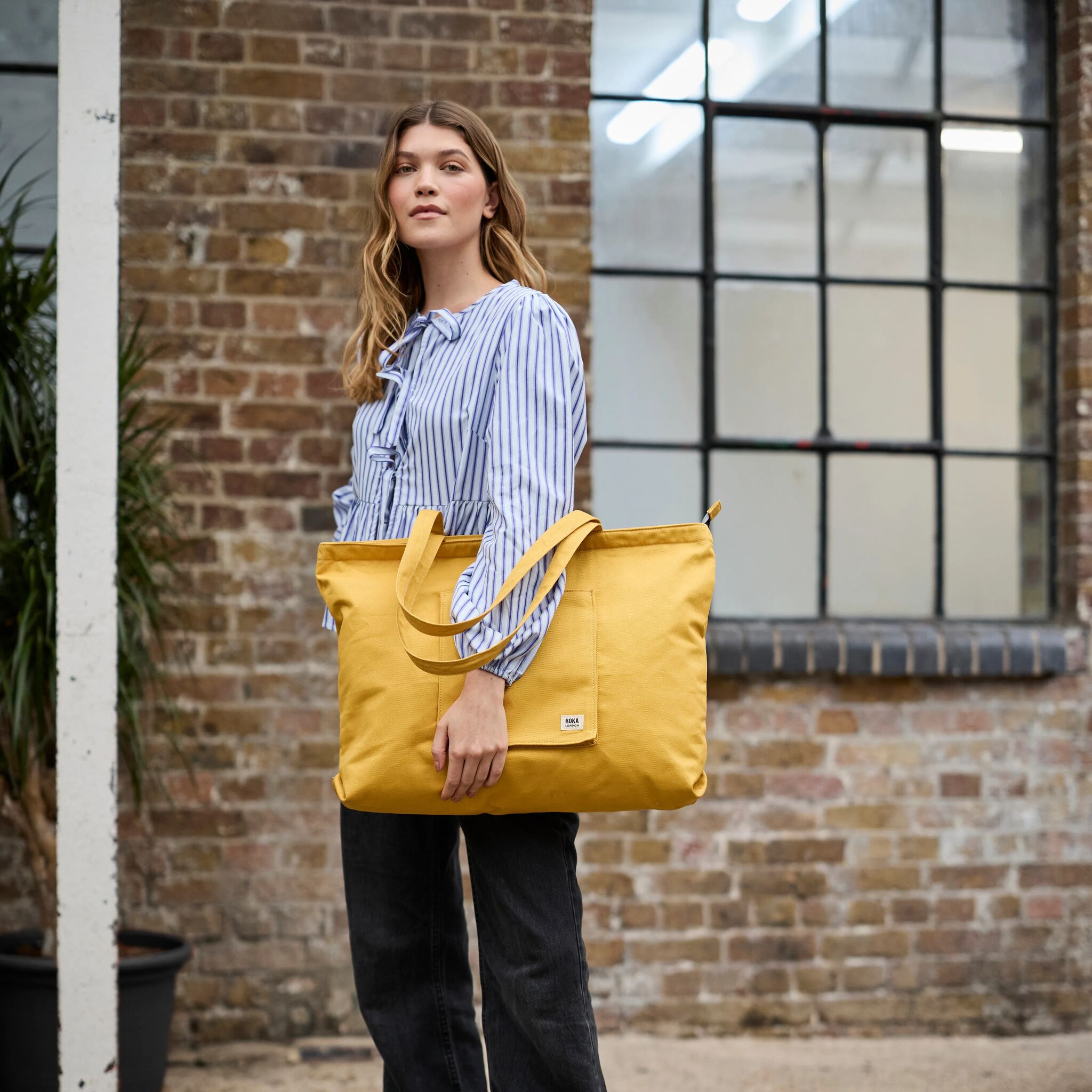Roka London Portobello tote passion fruit L 19,2 liter