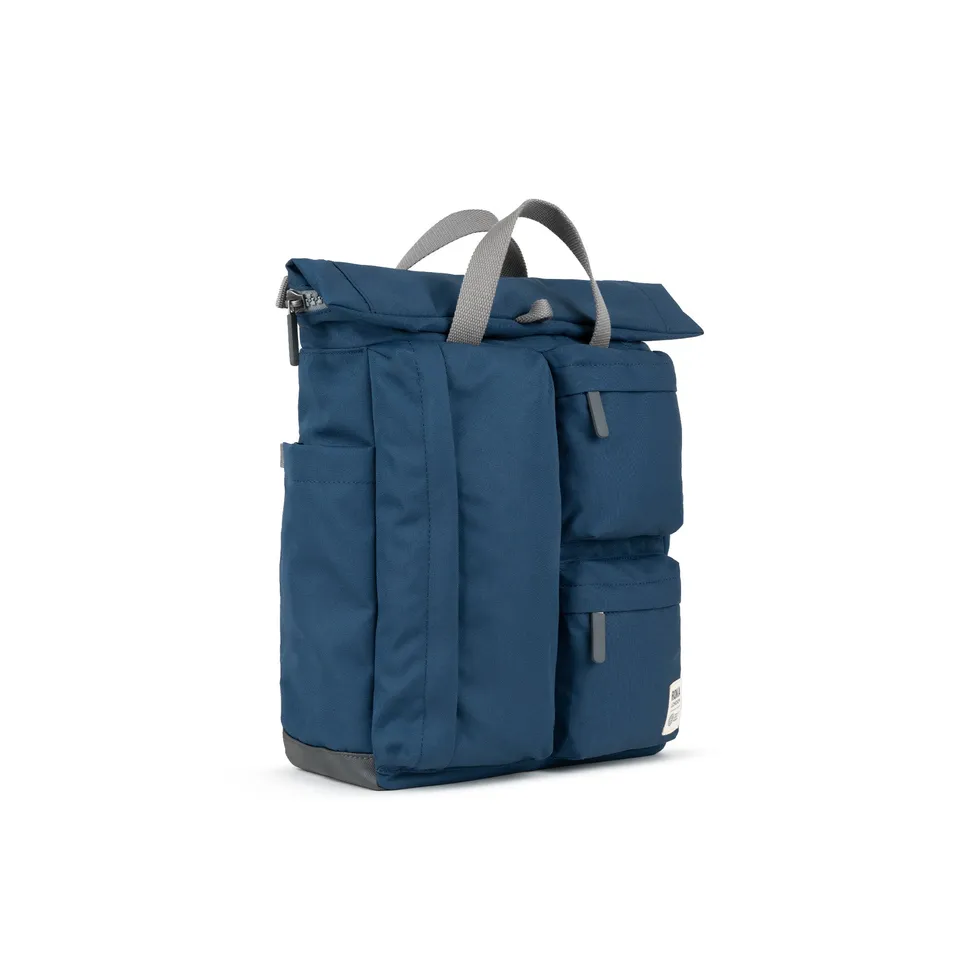 Roka London Waterhouse Multipocket ryggsekk Deep Blue Medium 15 liter