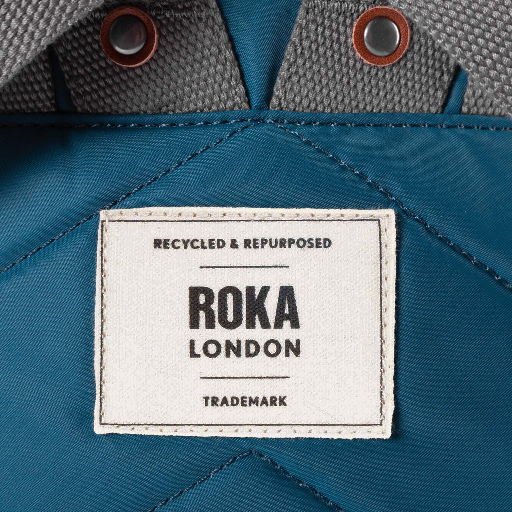 Roka London Canfield ryggsekk marine 16,4 liter