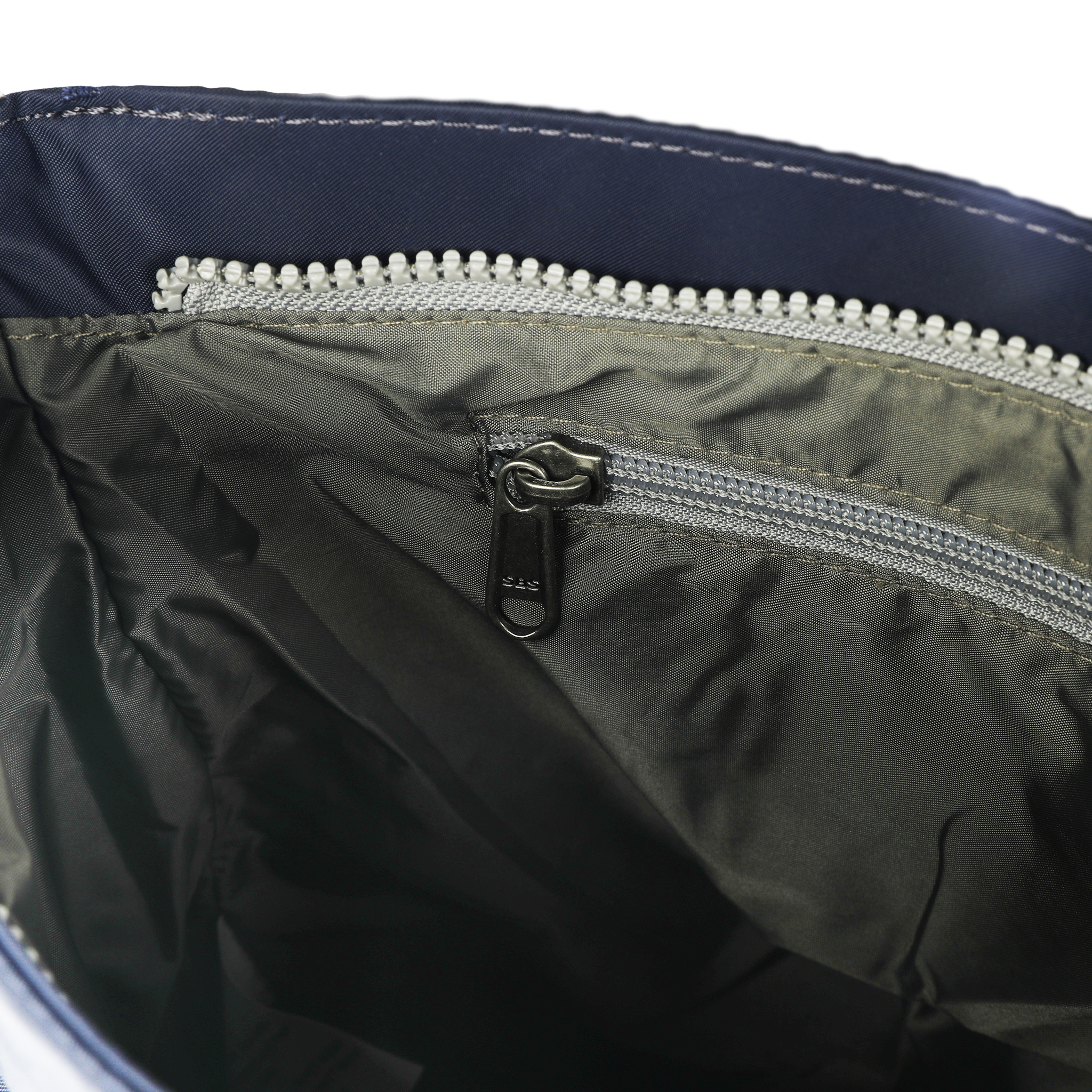 Roka London Kennington skulderveske Medium Midnight 2,7 l