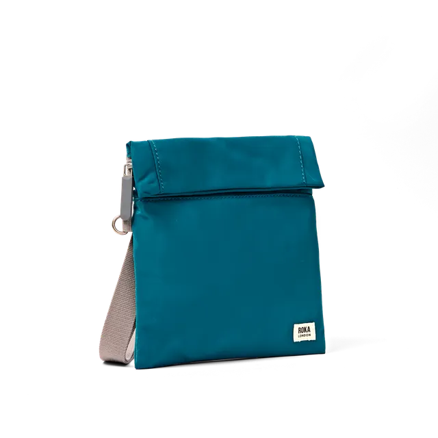Roka London Stratford crossbody Small North Sea værbestandig