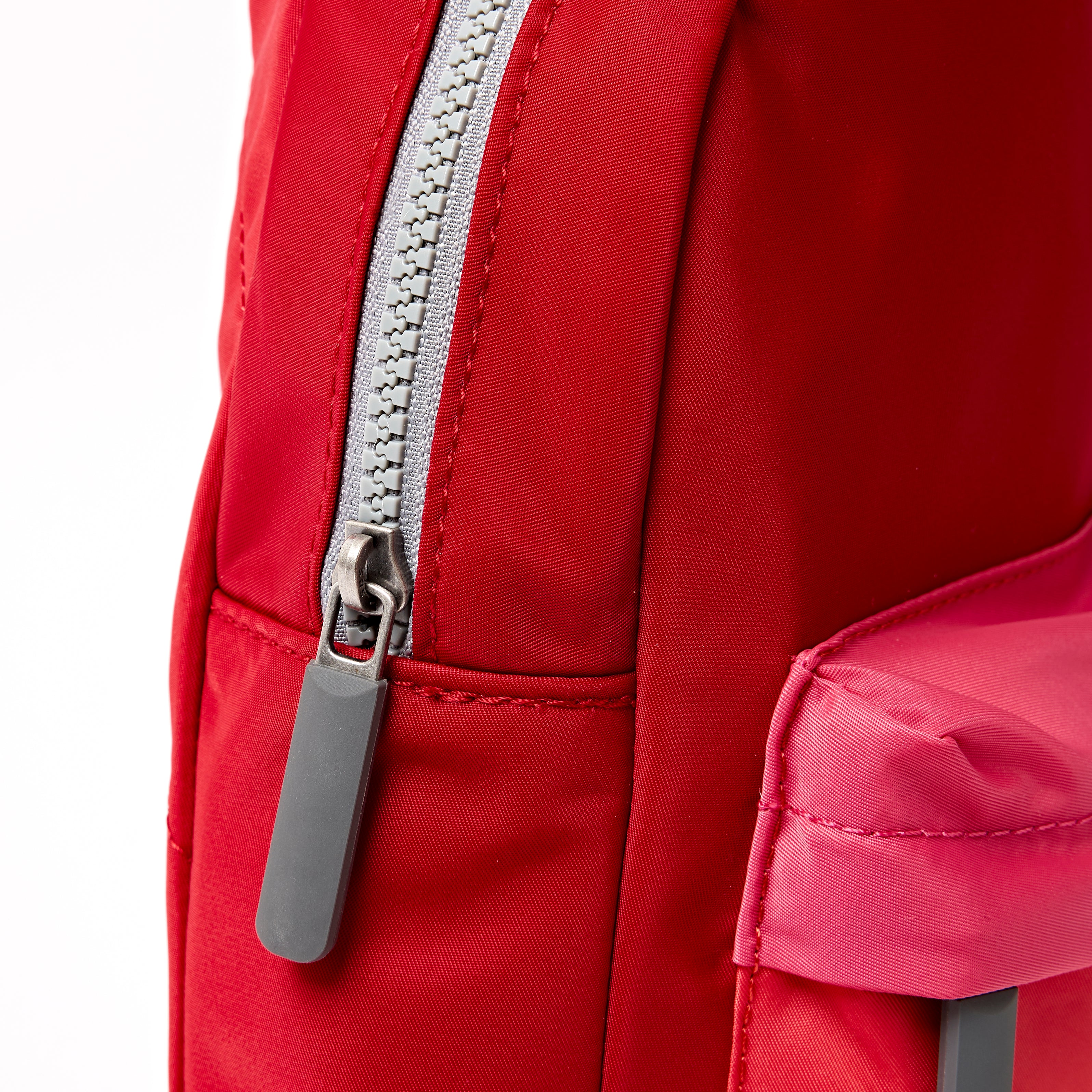 Roka London Willesden slingveske Red Tonal Large 5 liter