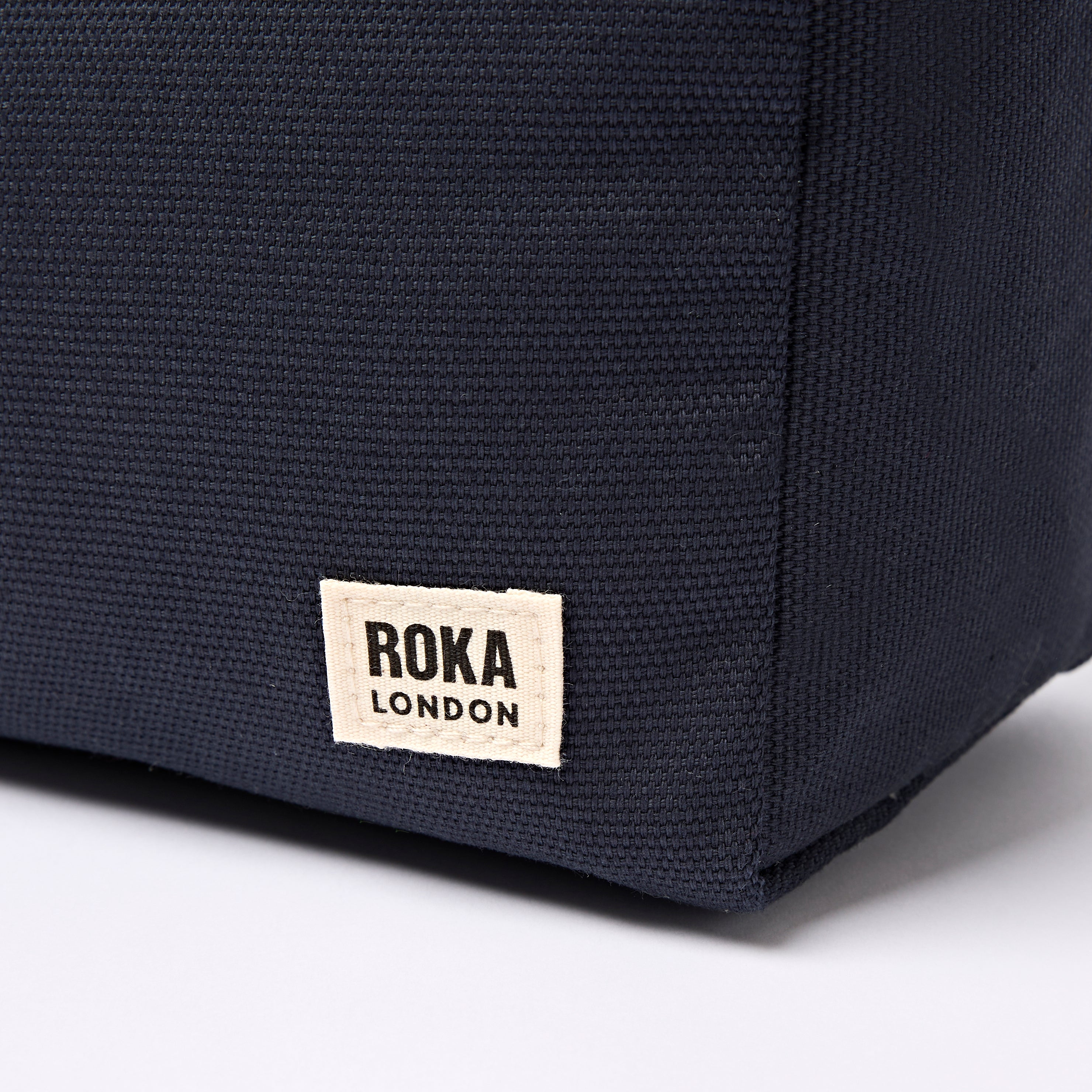 Roka London Maygrove toalettmappe smoke small 4,8 liter