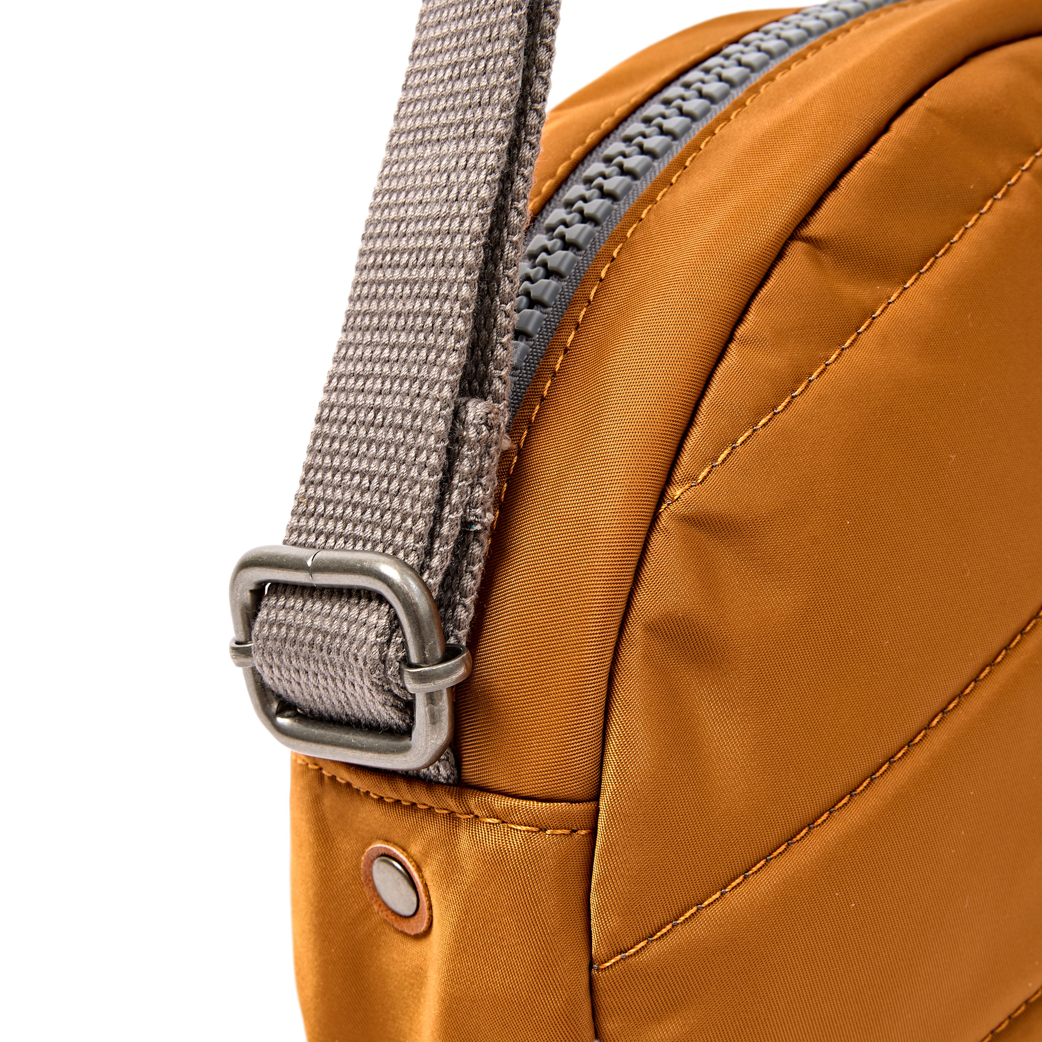 Roka London Paddington rund veske Small Biscuit crossbody 4,1L
