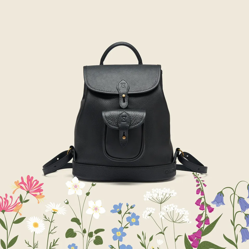 Chapman liten ryggsekk svart skinn blomsterfor