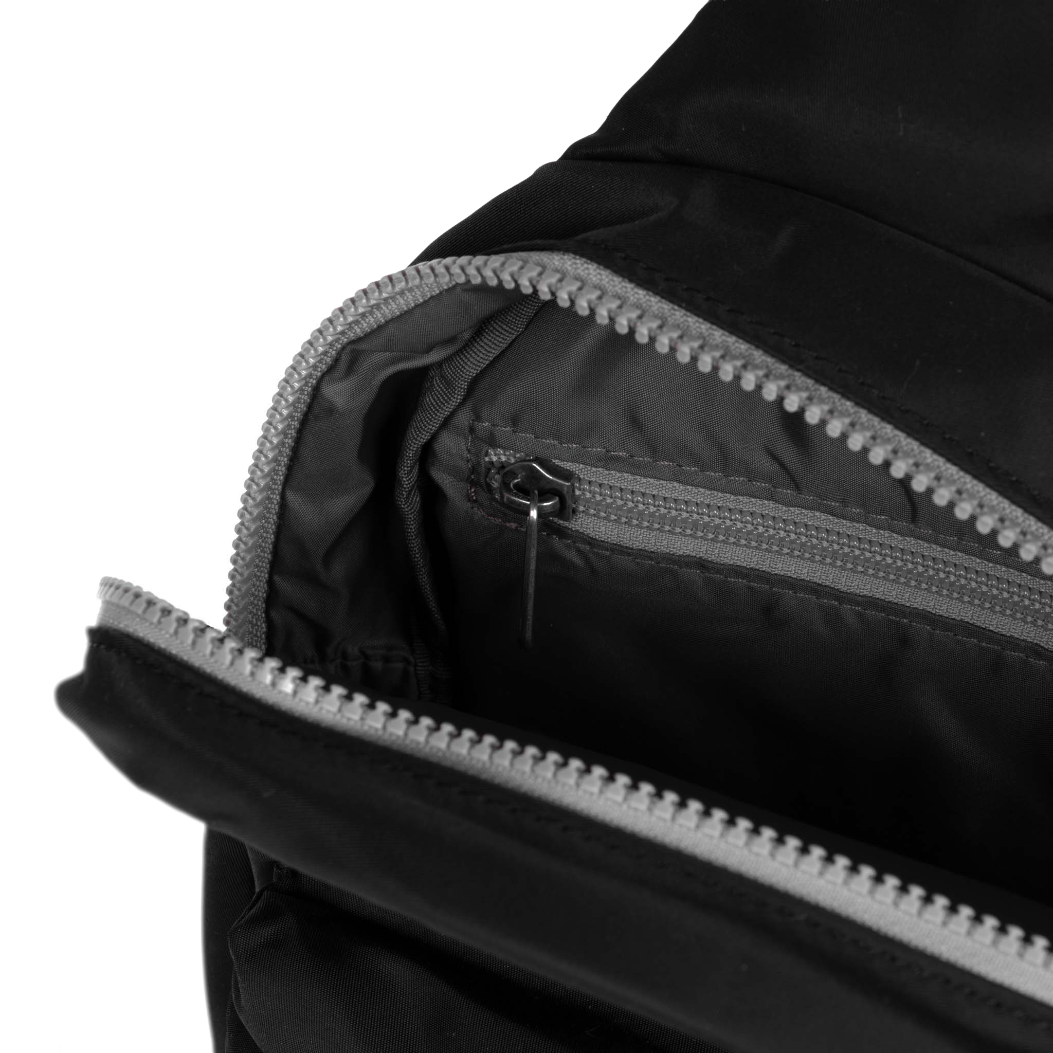 Roka London Willesden slingbag svart large 5 liter