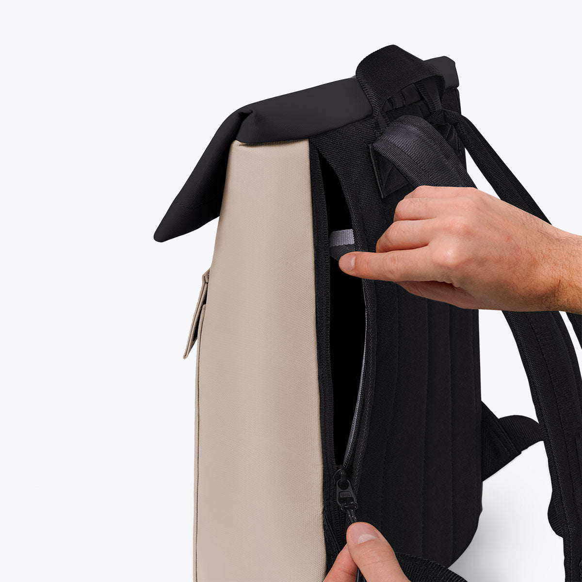 Ucon Acrobatics Jannik roll-top sekk Petrol-Black Medium ribbestoff