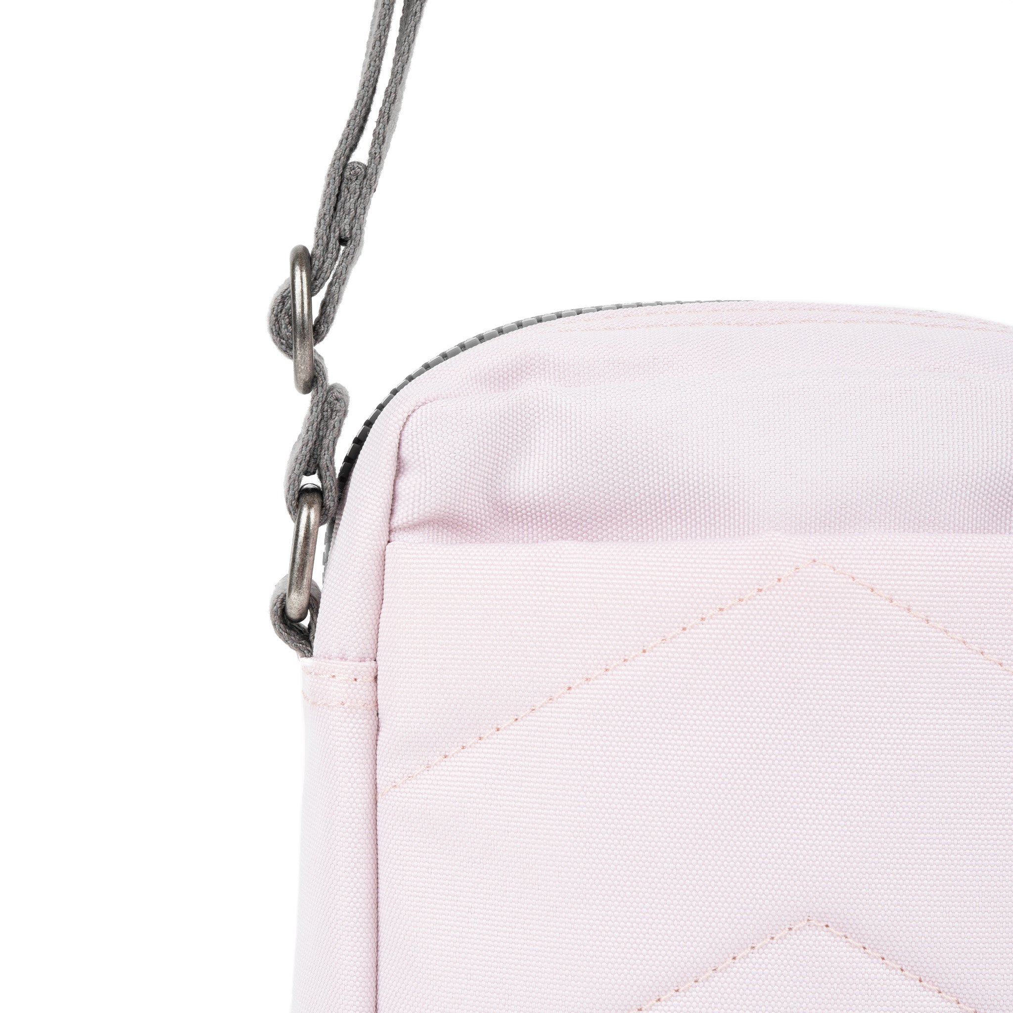 Roka London Bond crossbody veske Transcendent Pink 1,5 liter
