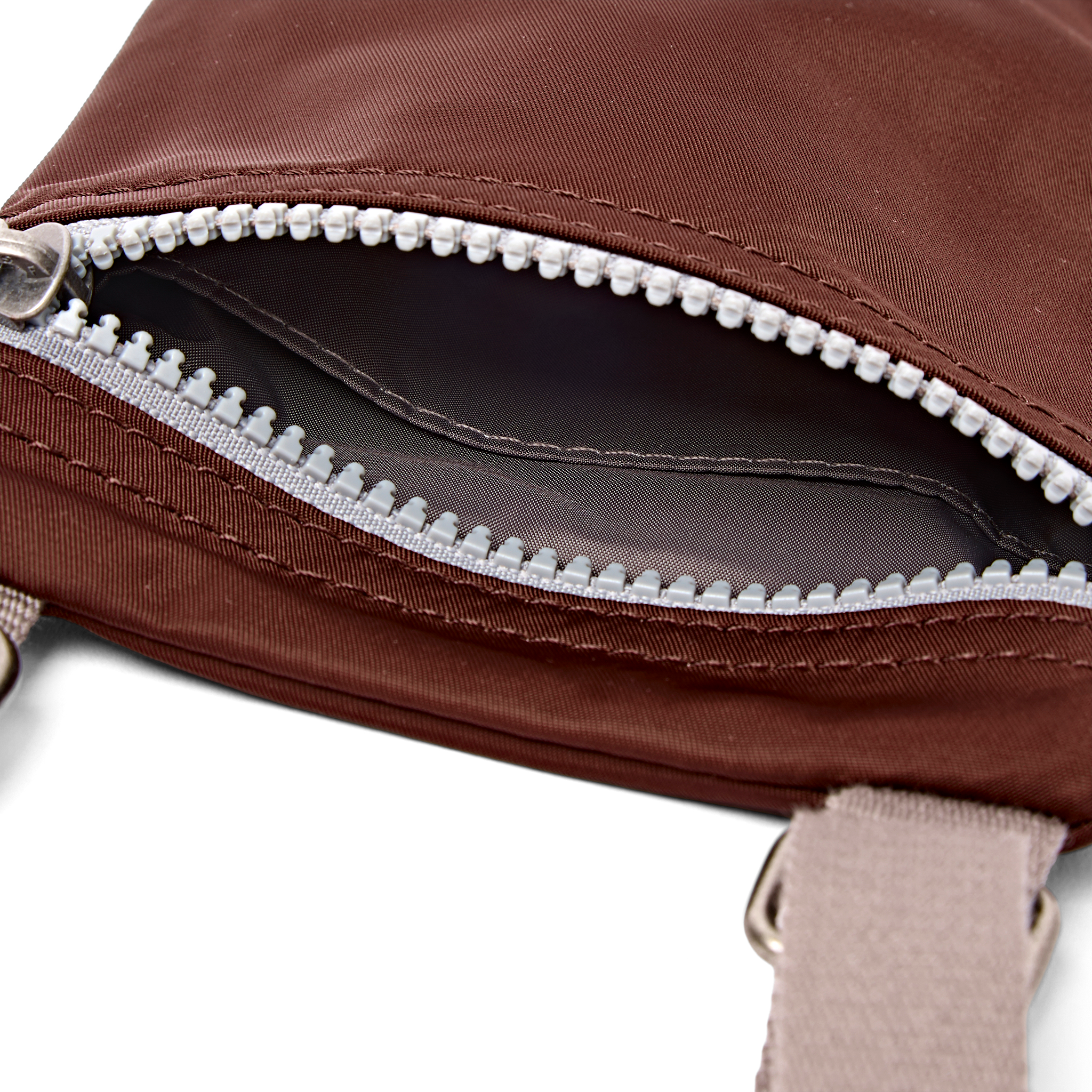 Roka London Chelsea Pocket Sling skulderveske XS 0,3L Rocky Road