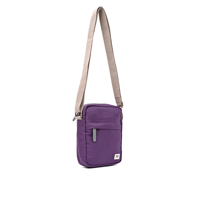 Roka London Bond Pocket crossbody-veske Small Deep Grape værbestandig