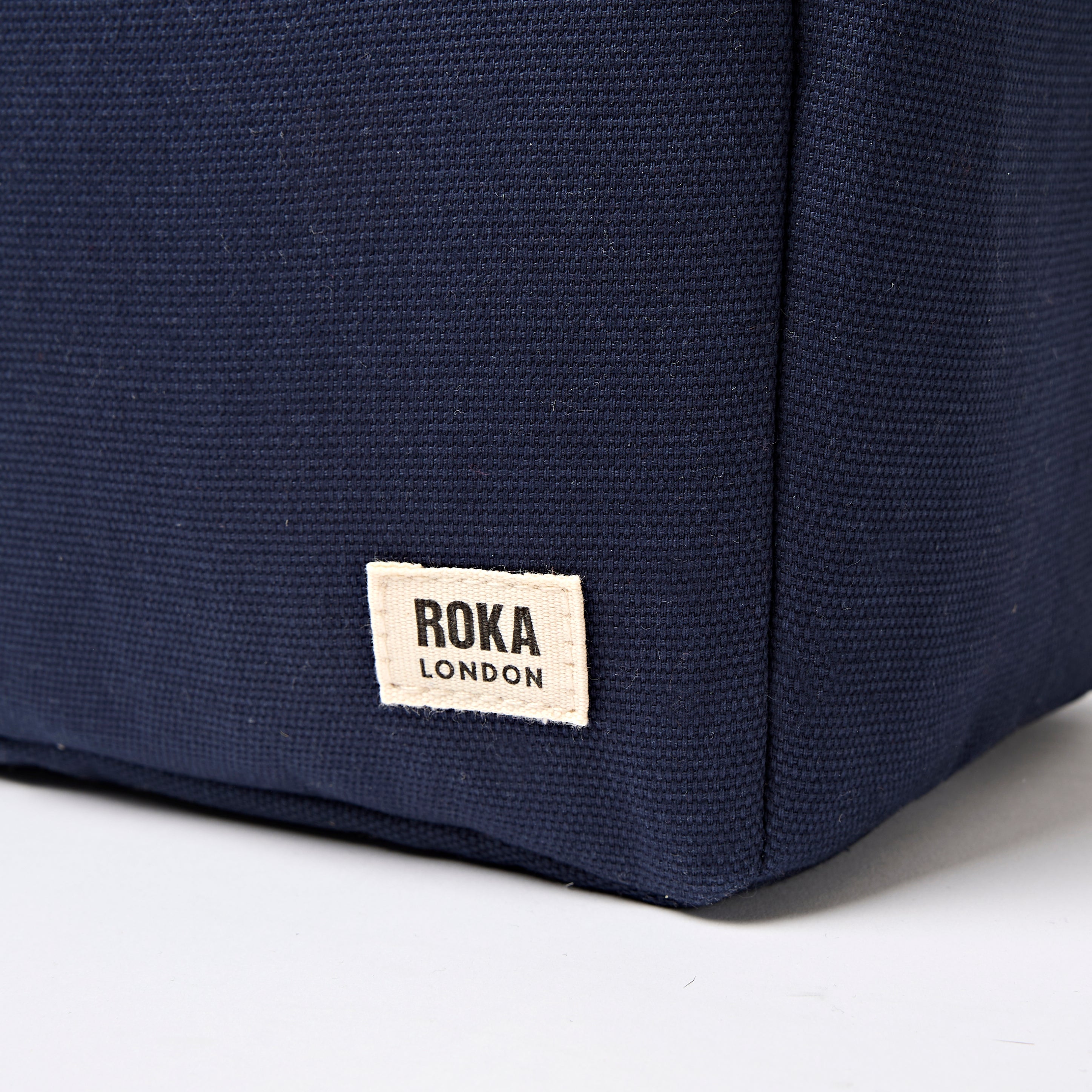 Roka London Hampstead lunsjveske midnight 7,4 liter isolert