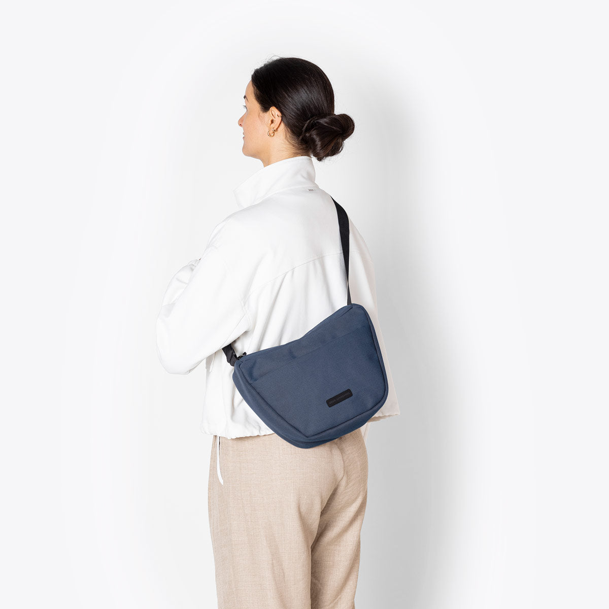 Ucon Acrobatics Adam Mini halvmåneveske Dark Navy lin