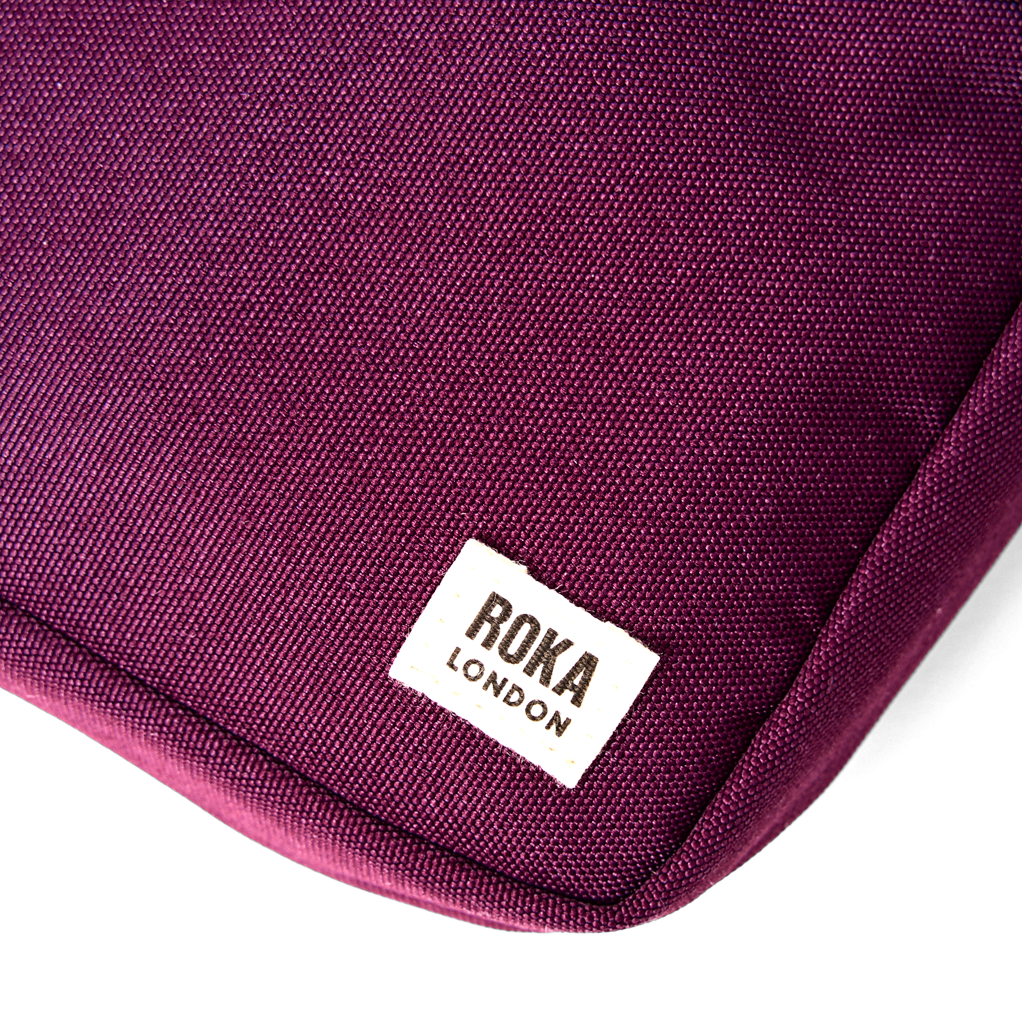 Roka London Bond Pocket crossbodyveske cherry small værbestandig