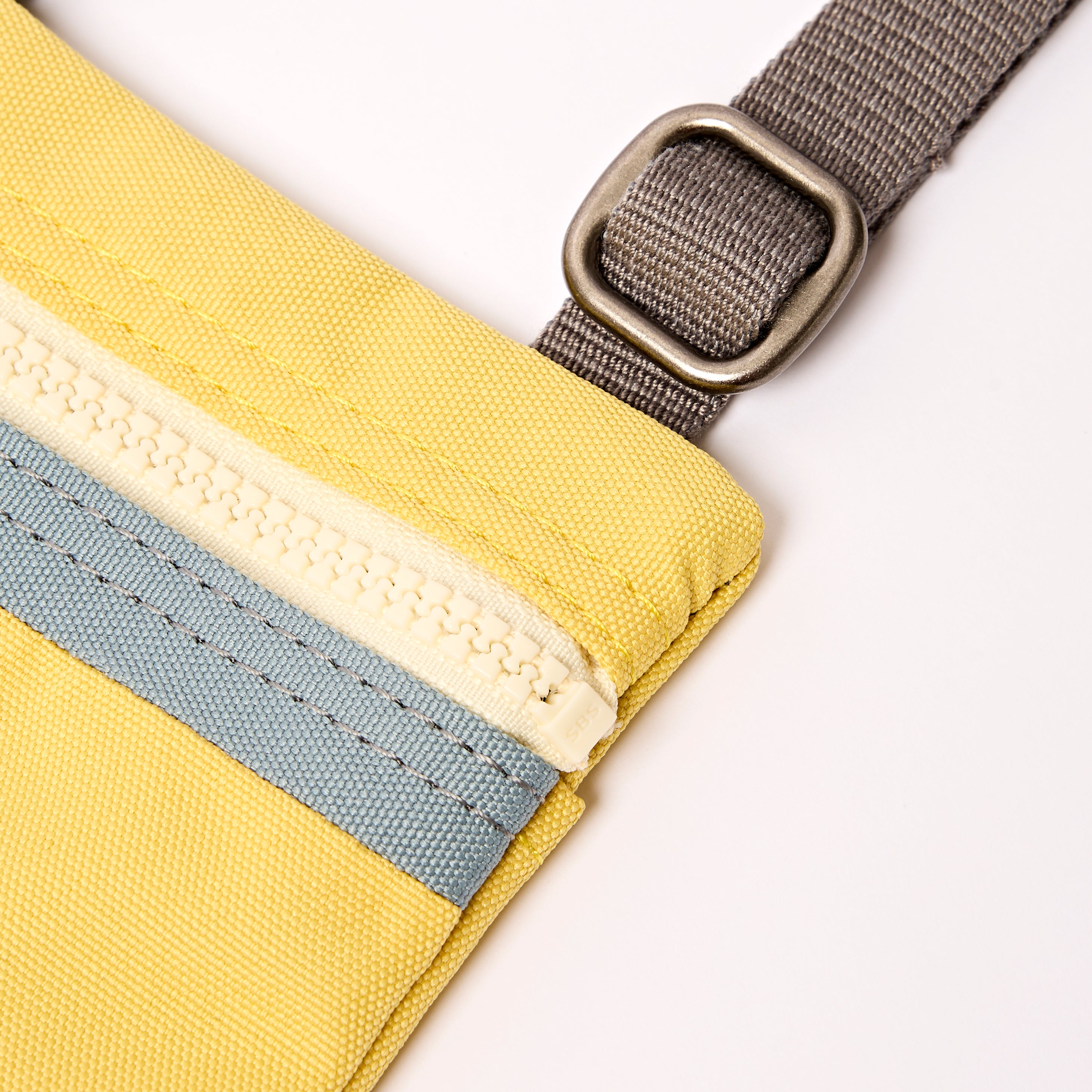 Roka London Chelsea mobilveske xs lemonade stripe