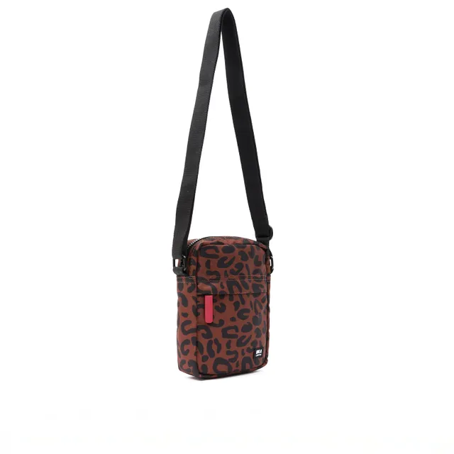 Roka London Bond mobilveske small scarlet leopard resirkulert