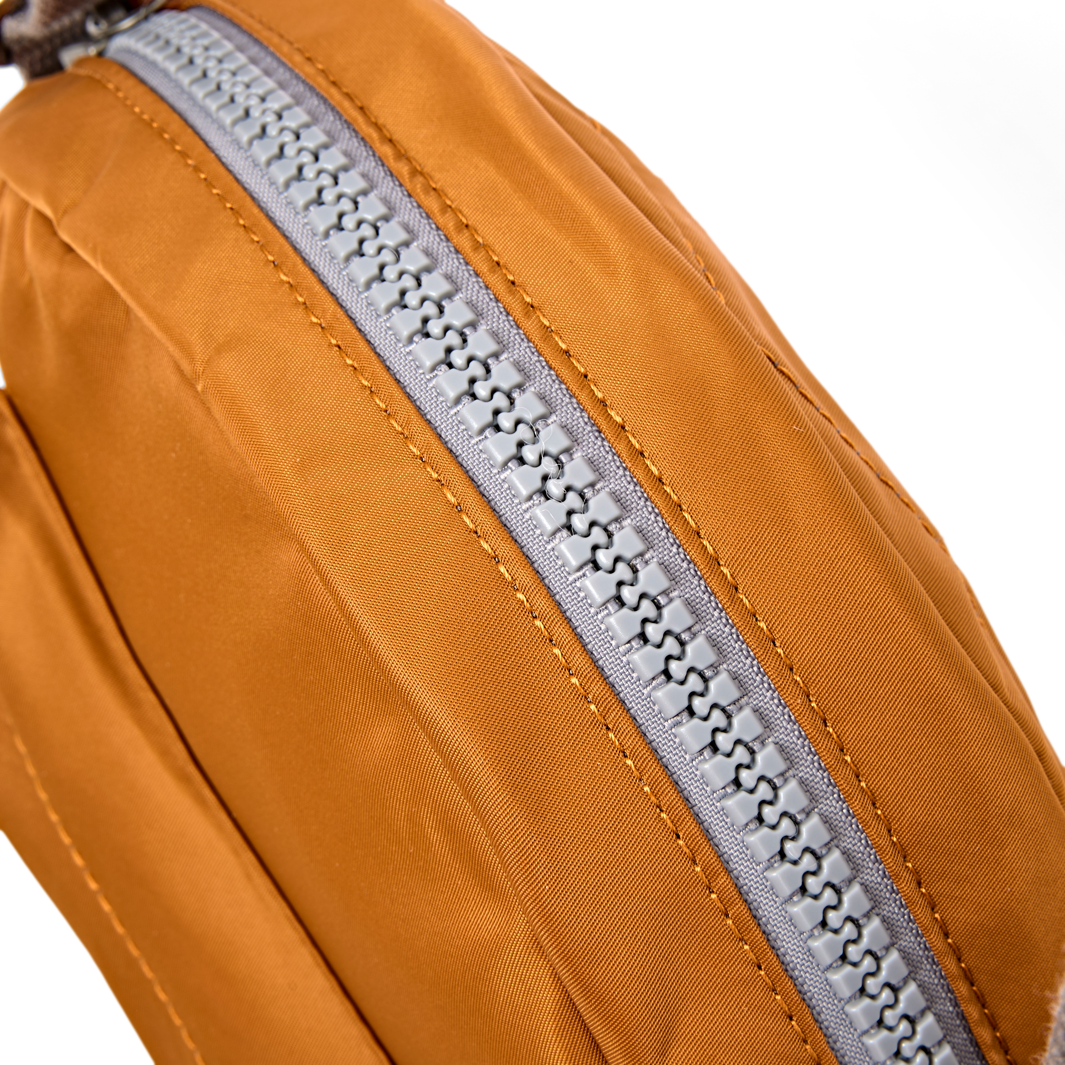 Roka London Paddington rund veske Small Biscuit crossbody 4,1L