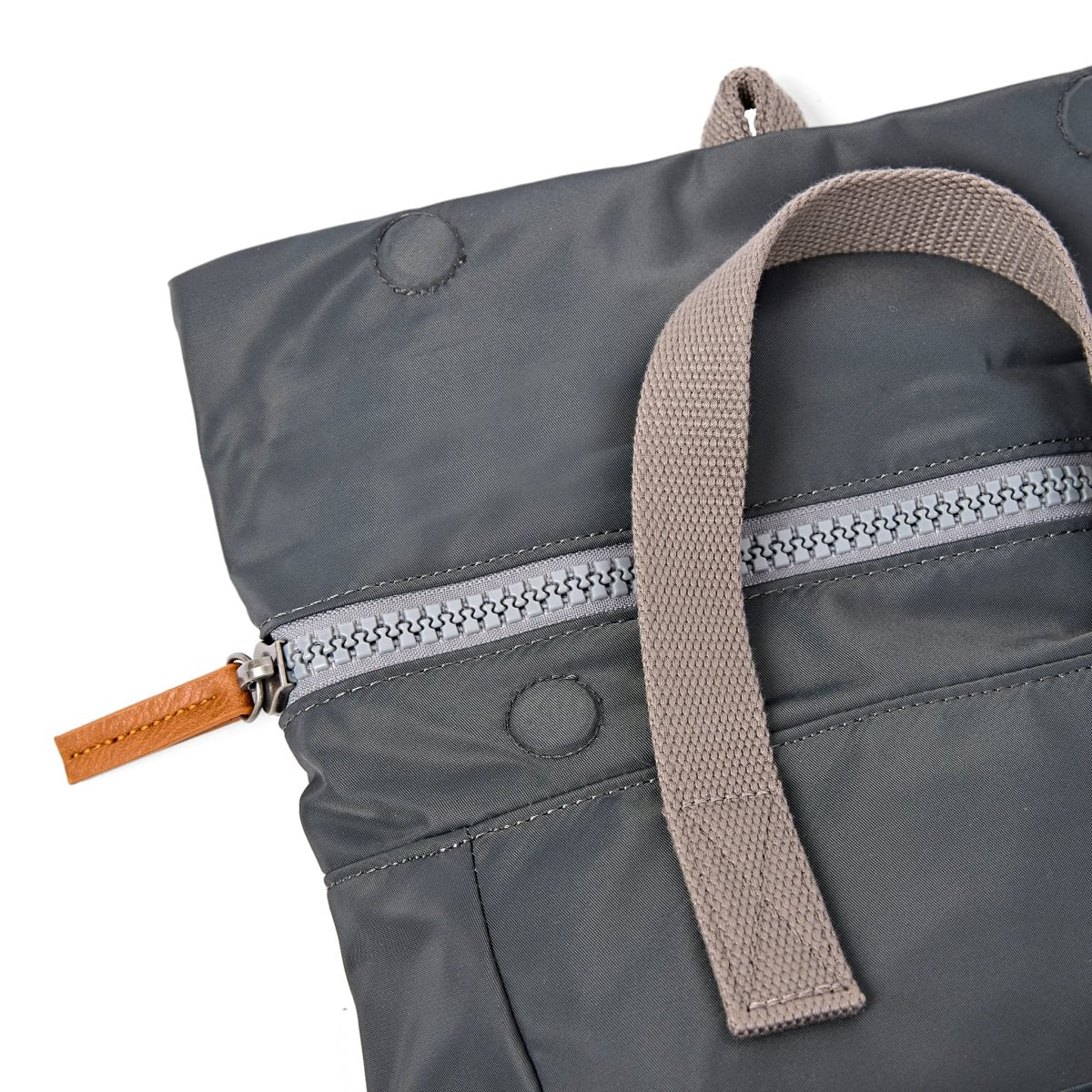 Roka London Canfield Roll Top ryggsekk Medium Beluga 16,4 l