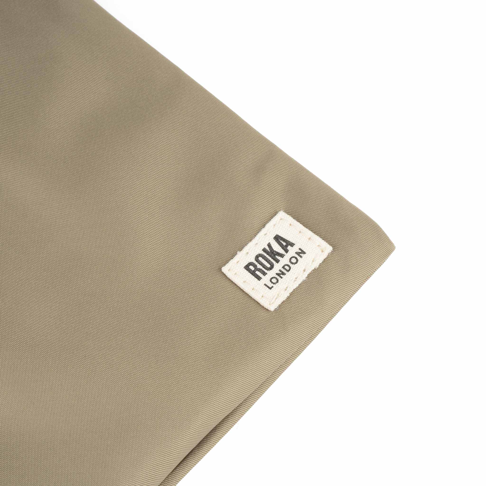 Roka London Chelsea Pocket slingbag taupe XS 0,3 liter