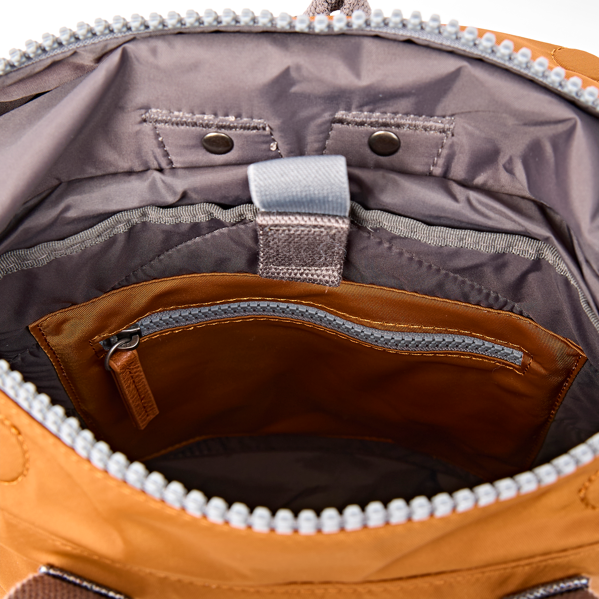 Roka London Canfield rolltop ryggsekk biscuit 16,4 liter