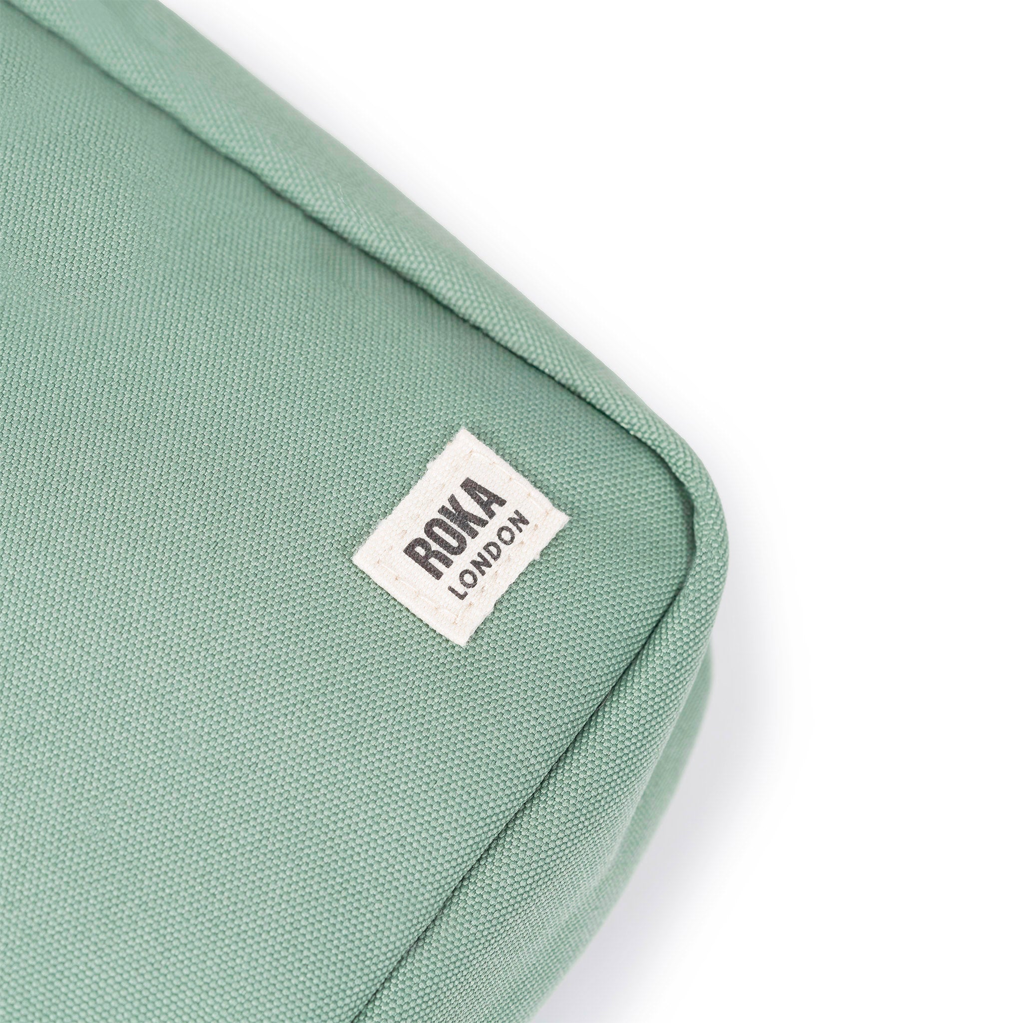 Roka London Bond Pocket crossbody Frost 1,5 liter vanntett
