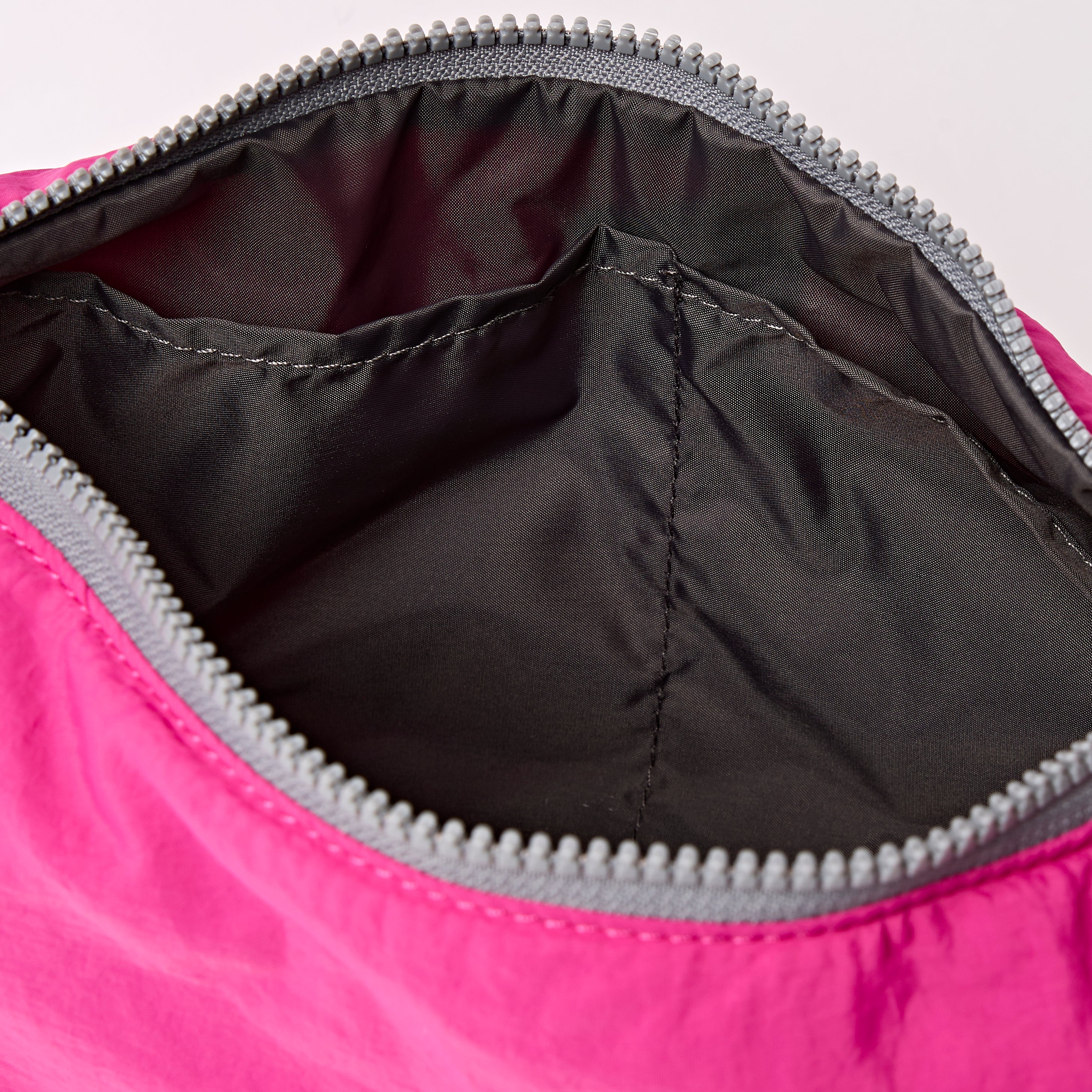 Roka London Farringdon skulderveske very berry small puffy
