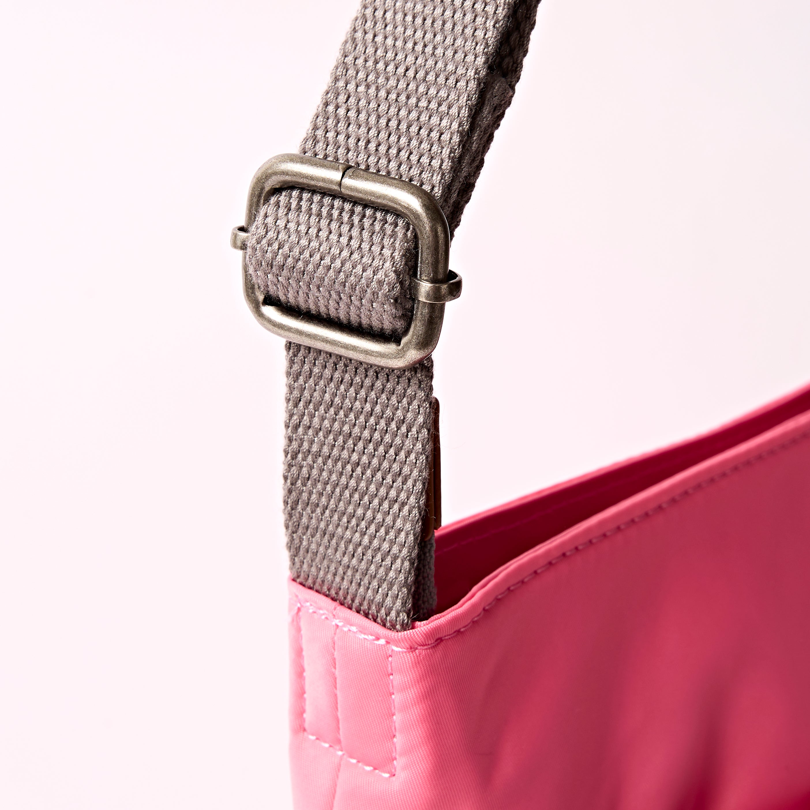 Roka London Kennington crossbody Pink Lemonade Medium vanntett