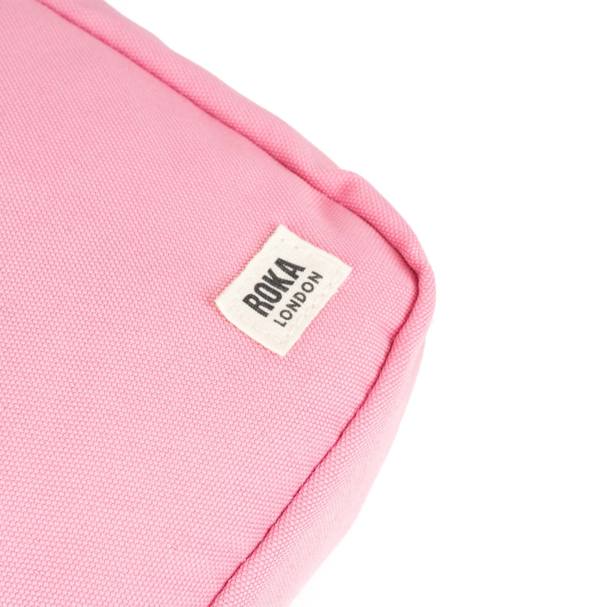 Roka London Bond Pocket skulderveske Small rose vanntett