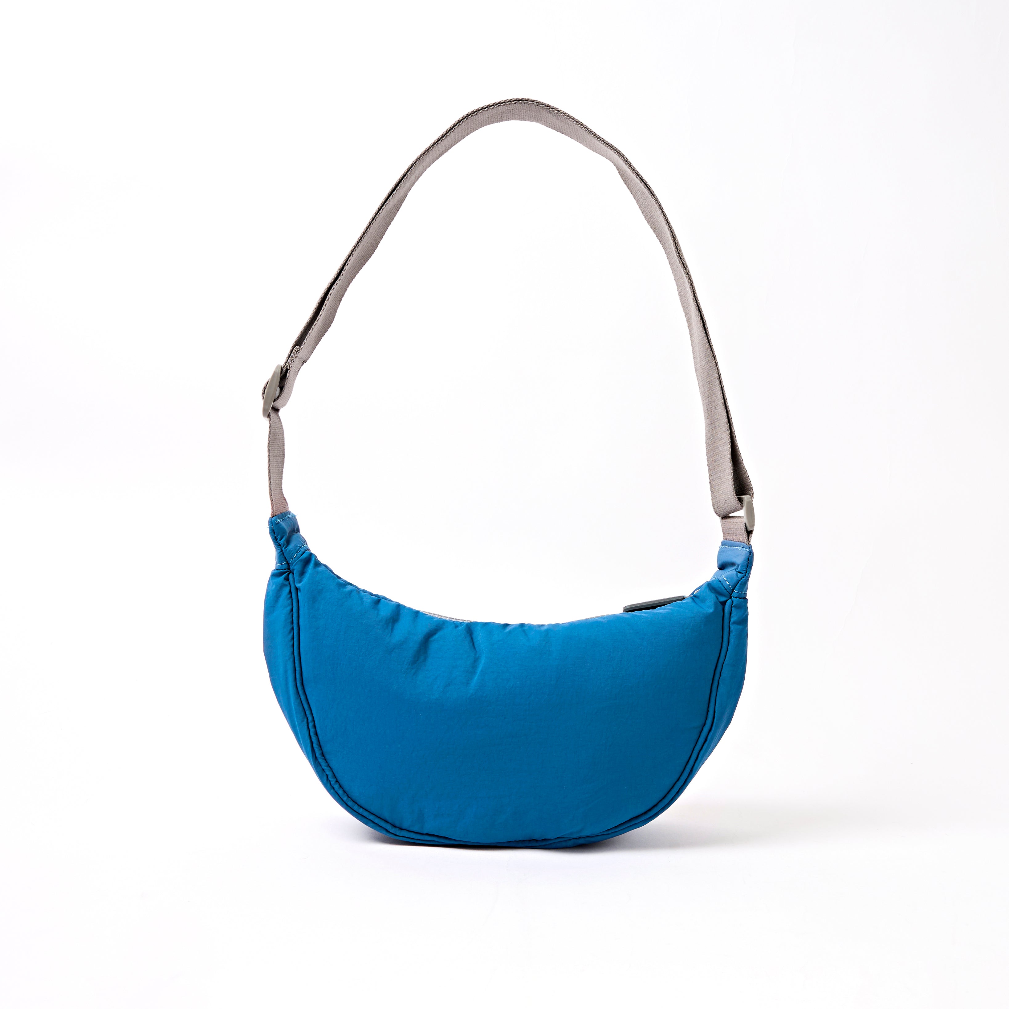 Roka London Farringdon Half Moon veske Small Malibu Blue vanntett