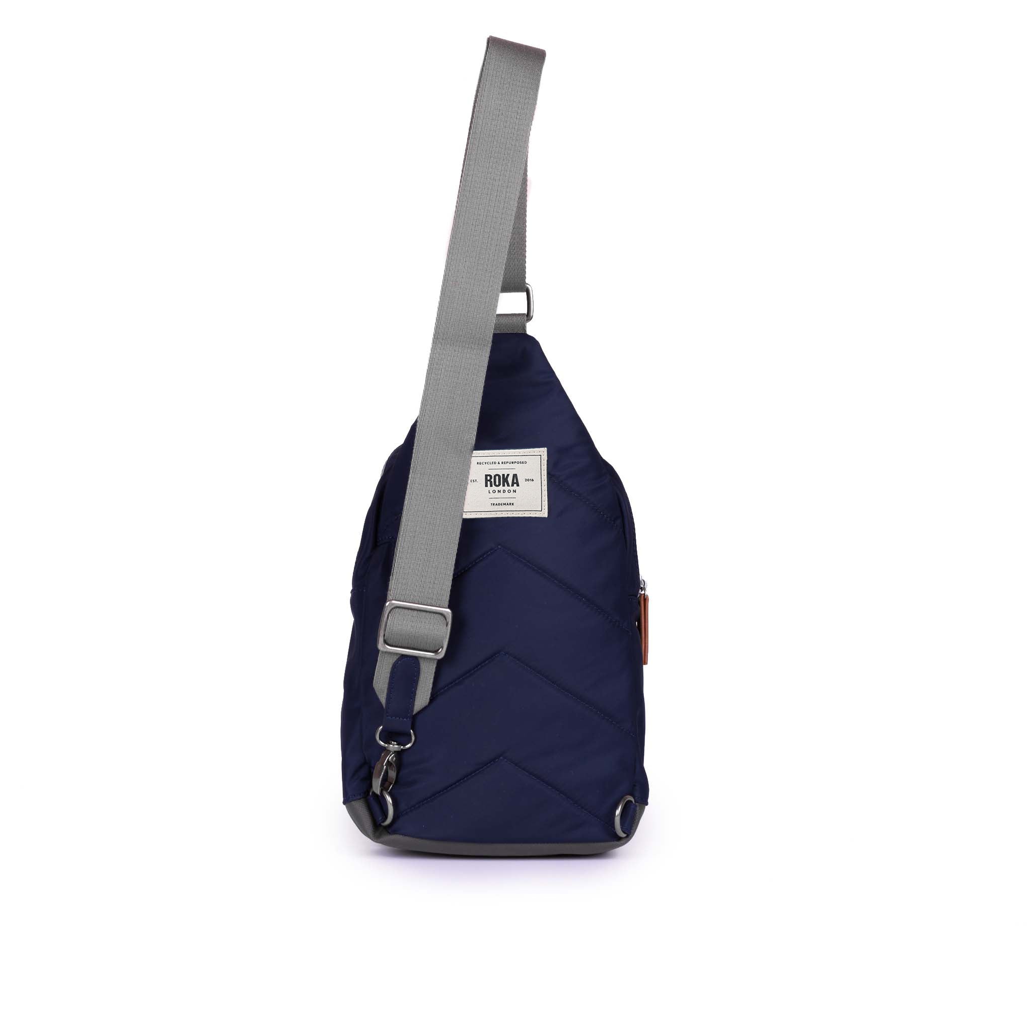 Roka London Willesden B skulderveske large midnight regntestet