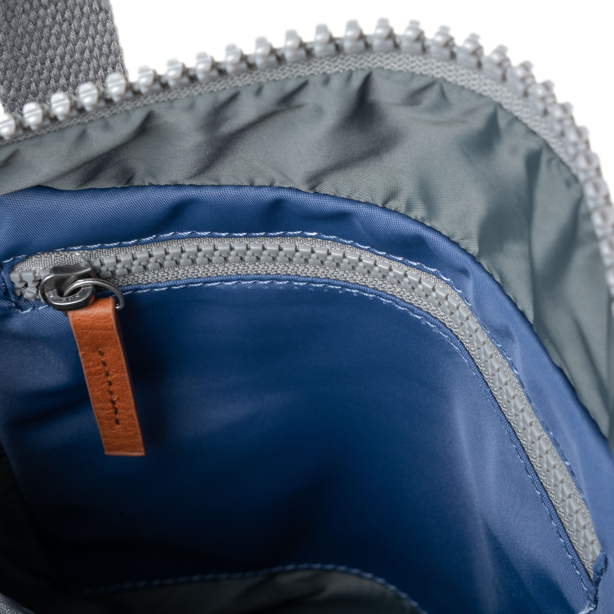 Roka London Canfield sekk Burnt Blue medium 16 liter