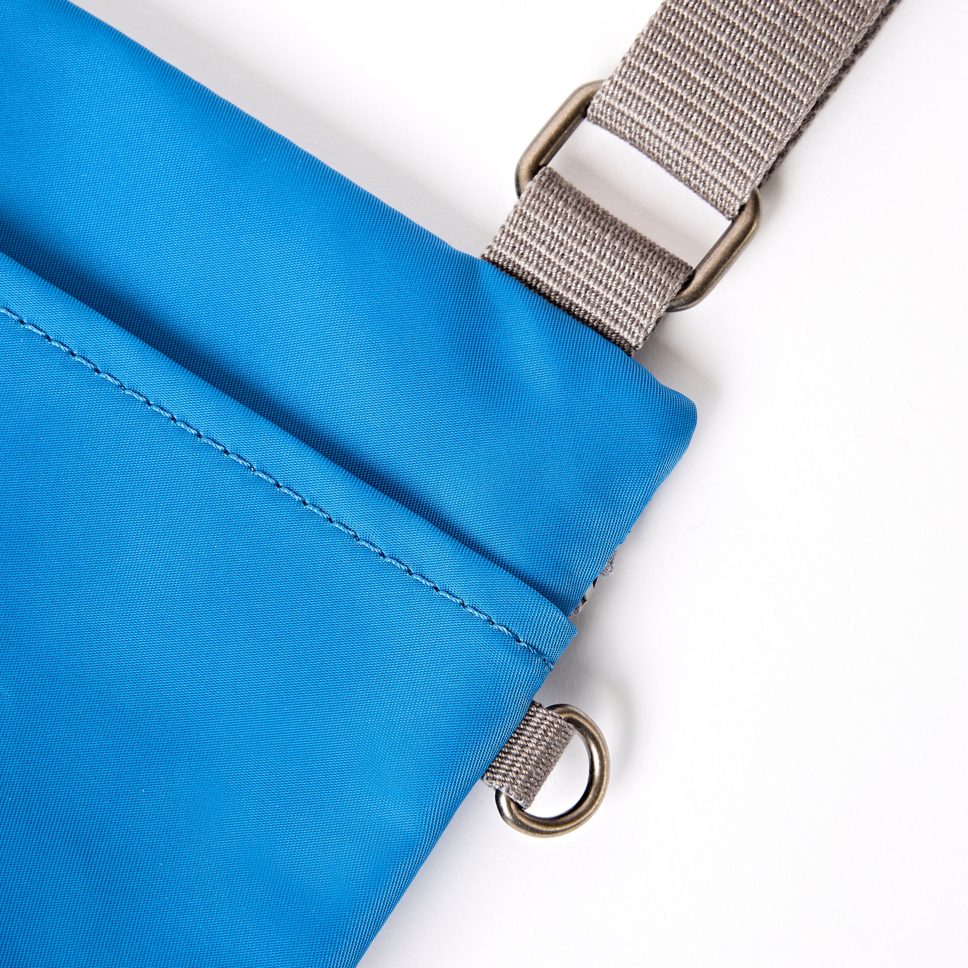 Roka London Chelsea B sling Malibu Blue Medium 0,6 liter