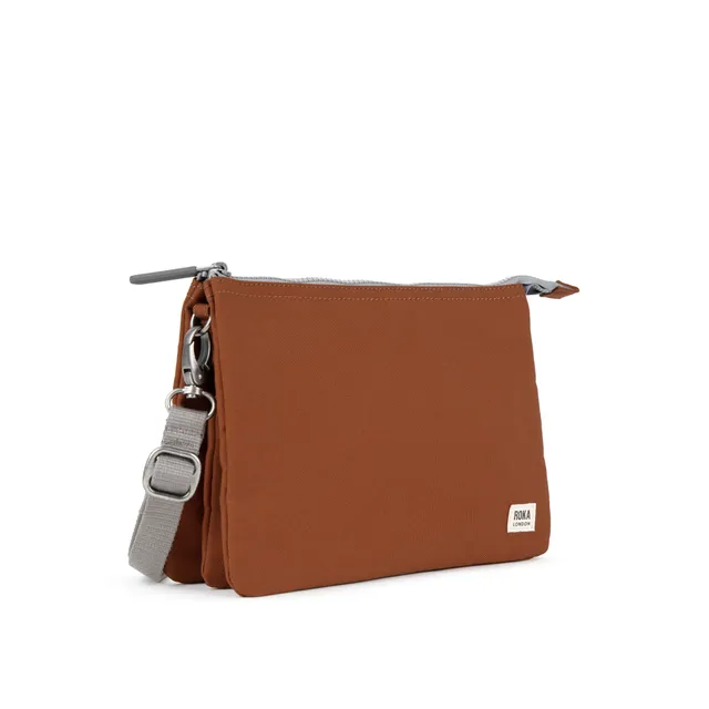 Roka London Carnaby XL crossbody veske 0,5 liter bran