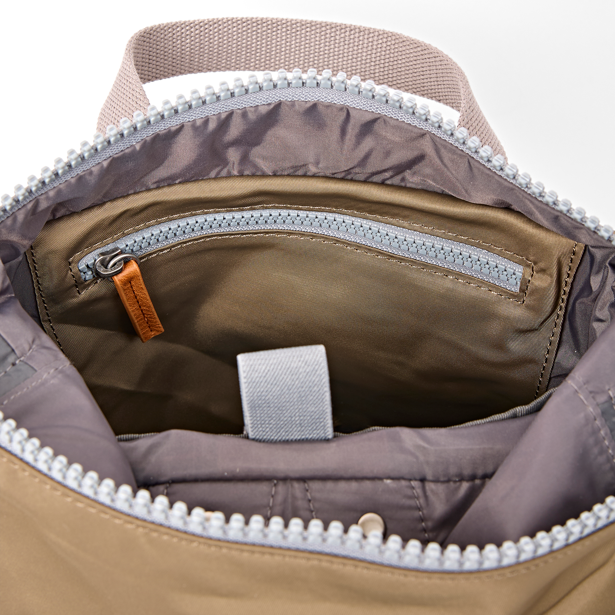 Roka London Canfield Roll Top ryggsekk Army Medium 16,4 liter