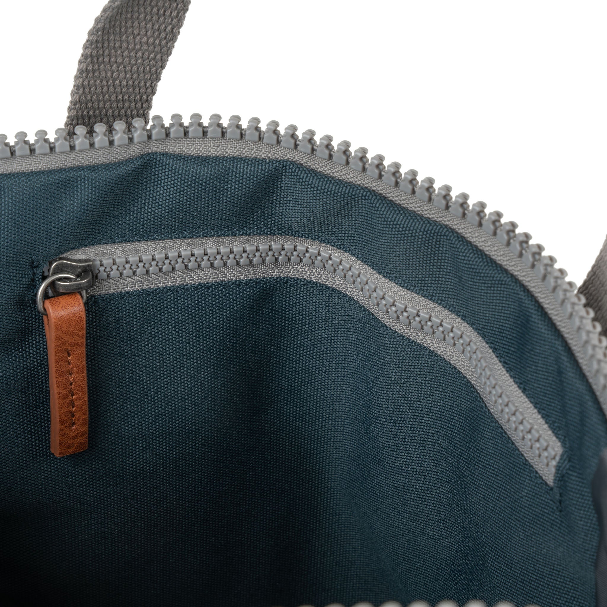 Roka London Finchley Medium ryggsekk Smoke 15" vanntett