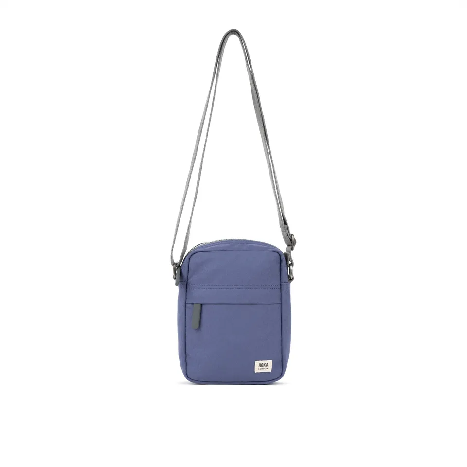 Roka London Bond crossbody-veske small 1,5 liter future dusk