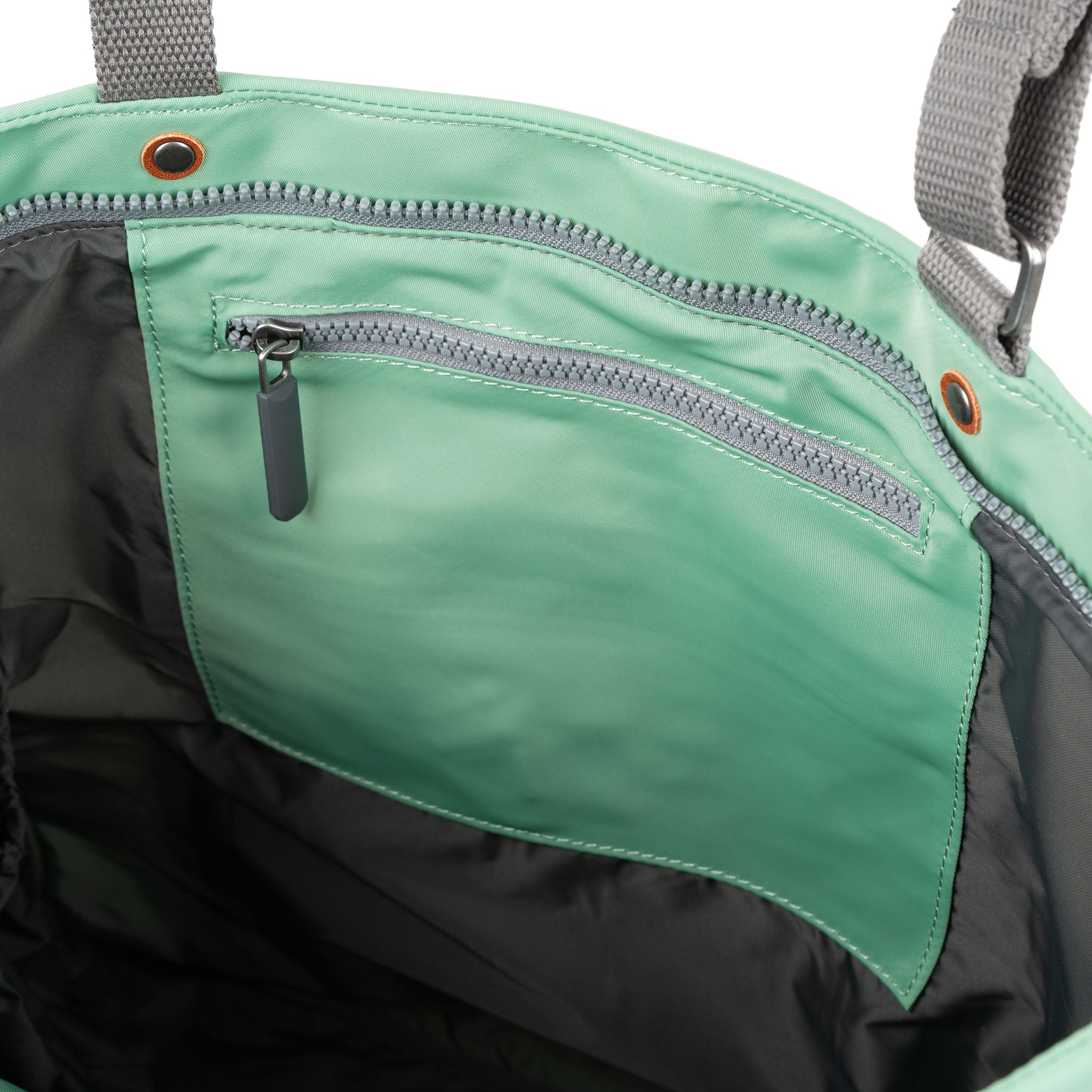 Roka London Trafalgar tote matcha Medium 19,5 liter