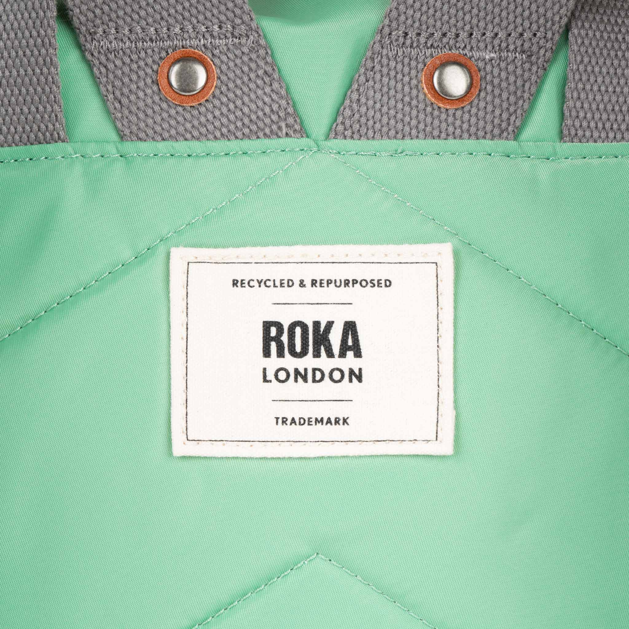 Roka London Canfield ryggsekk Matcha Small 9,8 liter