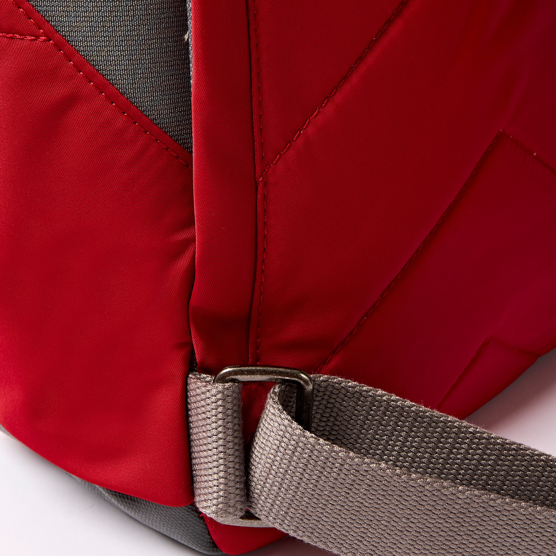 Roka Canfield roll-top ryggsekk 9,8L Cranberry Stripe