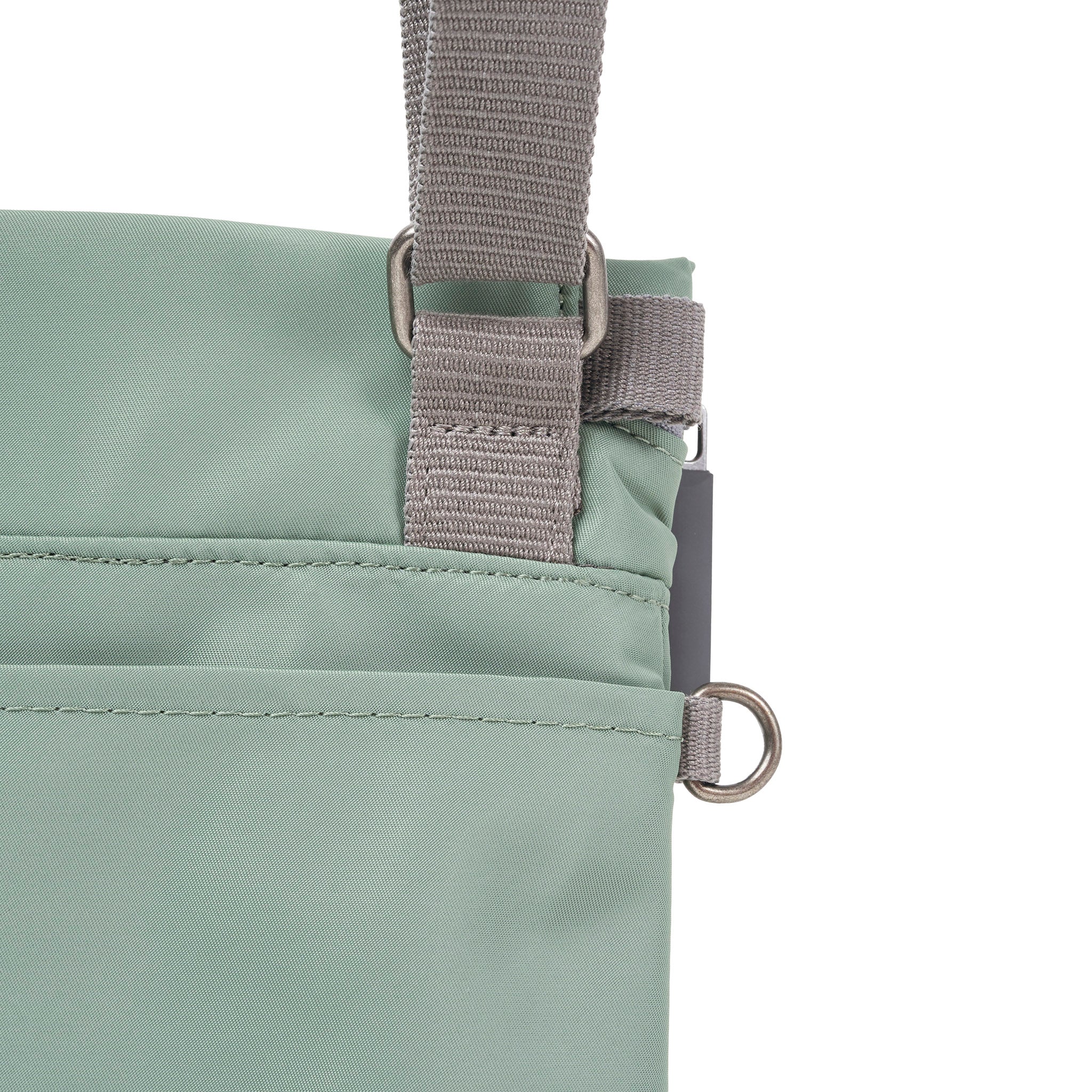 Roka London Stratford crossbody small frost 0,5 liter