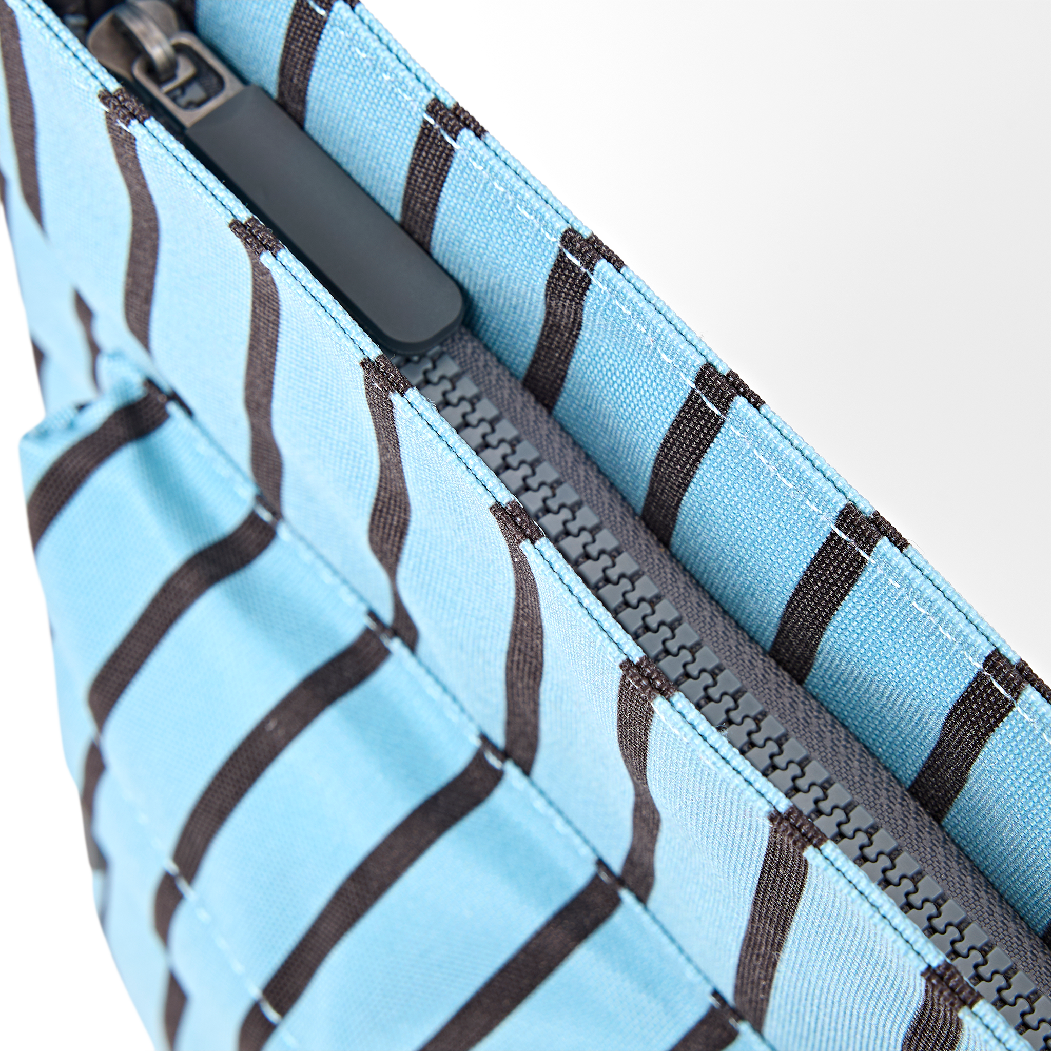 Roka London Kennington skulderveske medium blå stripe