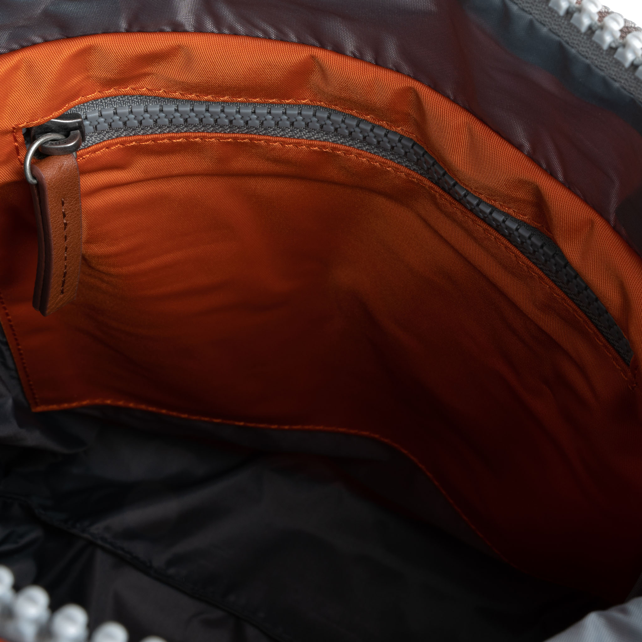 Roka London Canfield Burnt Orange ryggsekk small 9,8 l