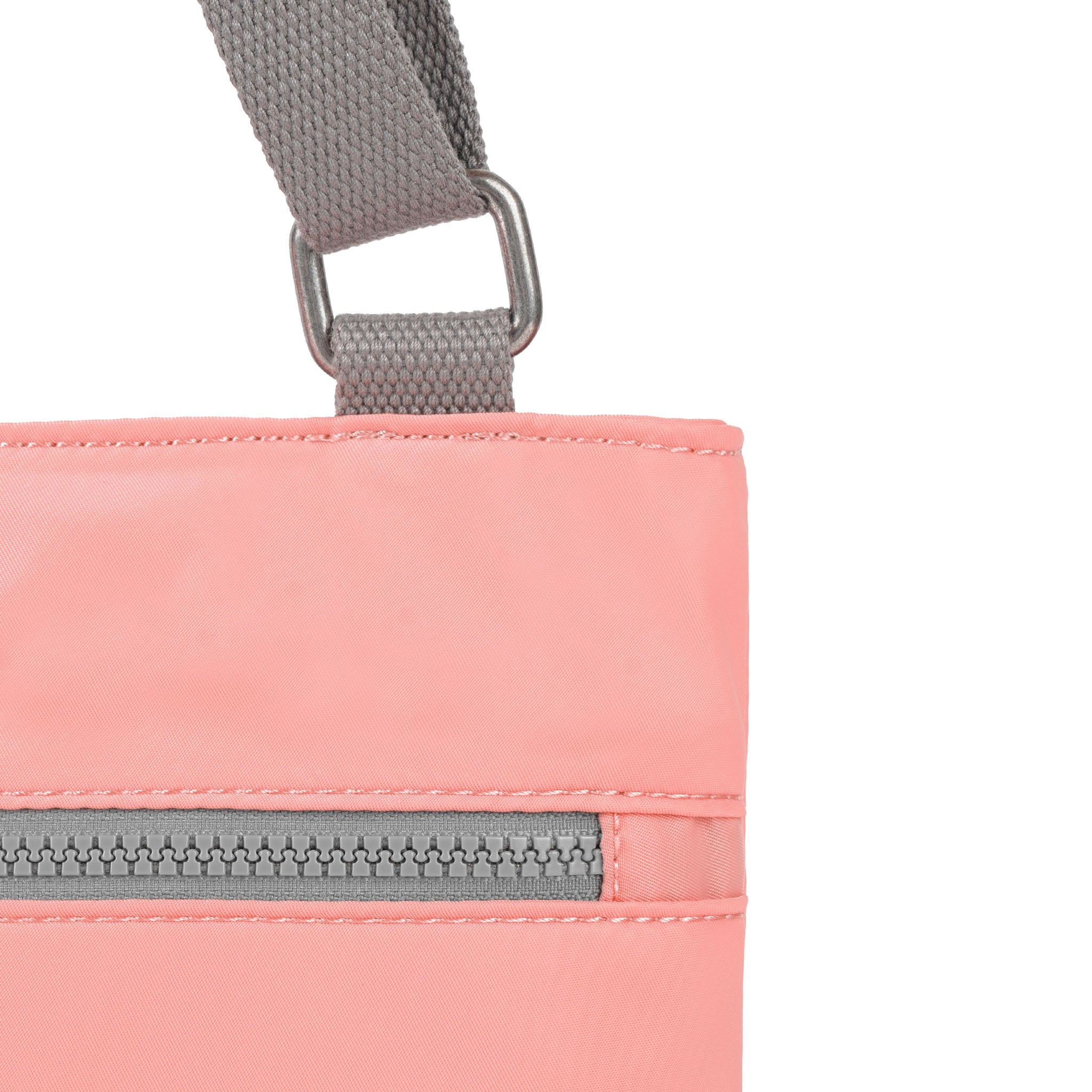 Roka London Moorgate Medium messenger 3,2 liter punch