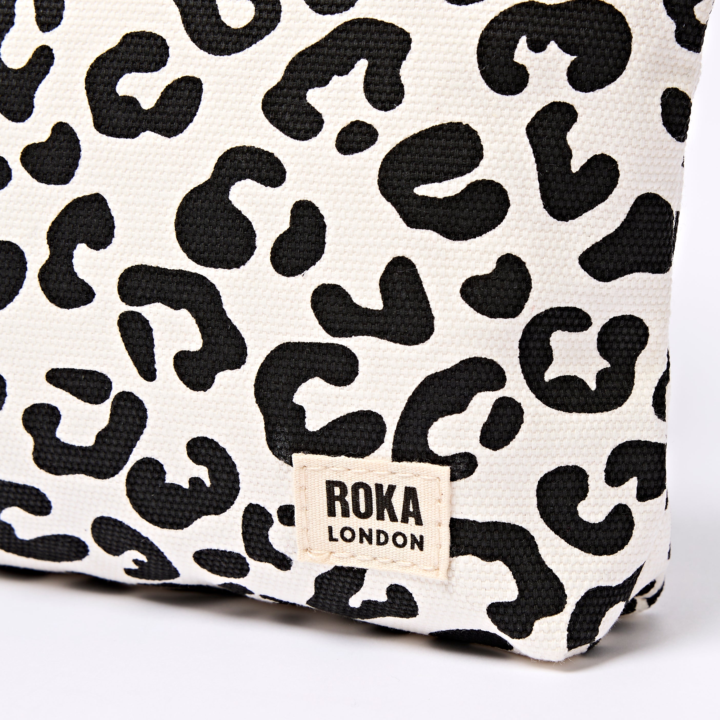 Roka London Maida Vale pouch summer leopard medium 2,2 liter