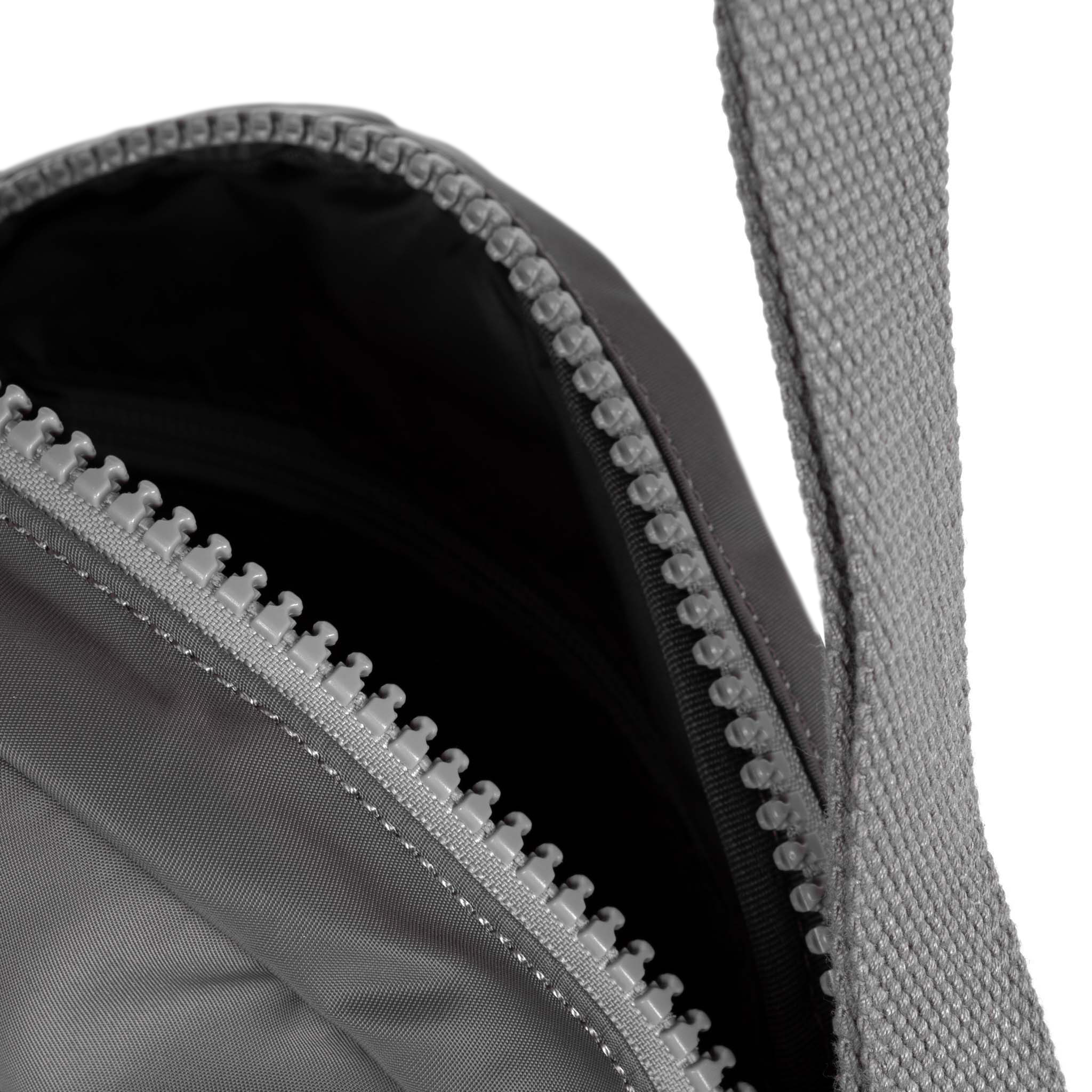 Roka London Paddington Small skulderveske graphite rund