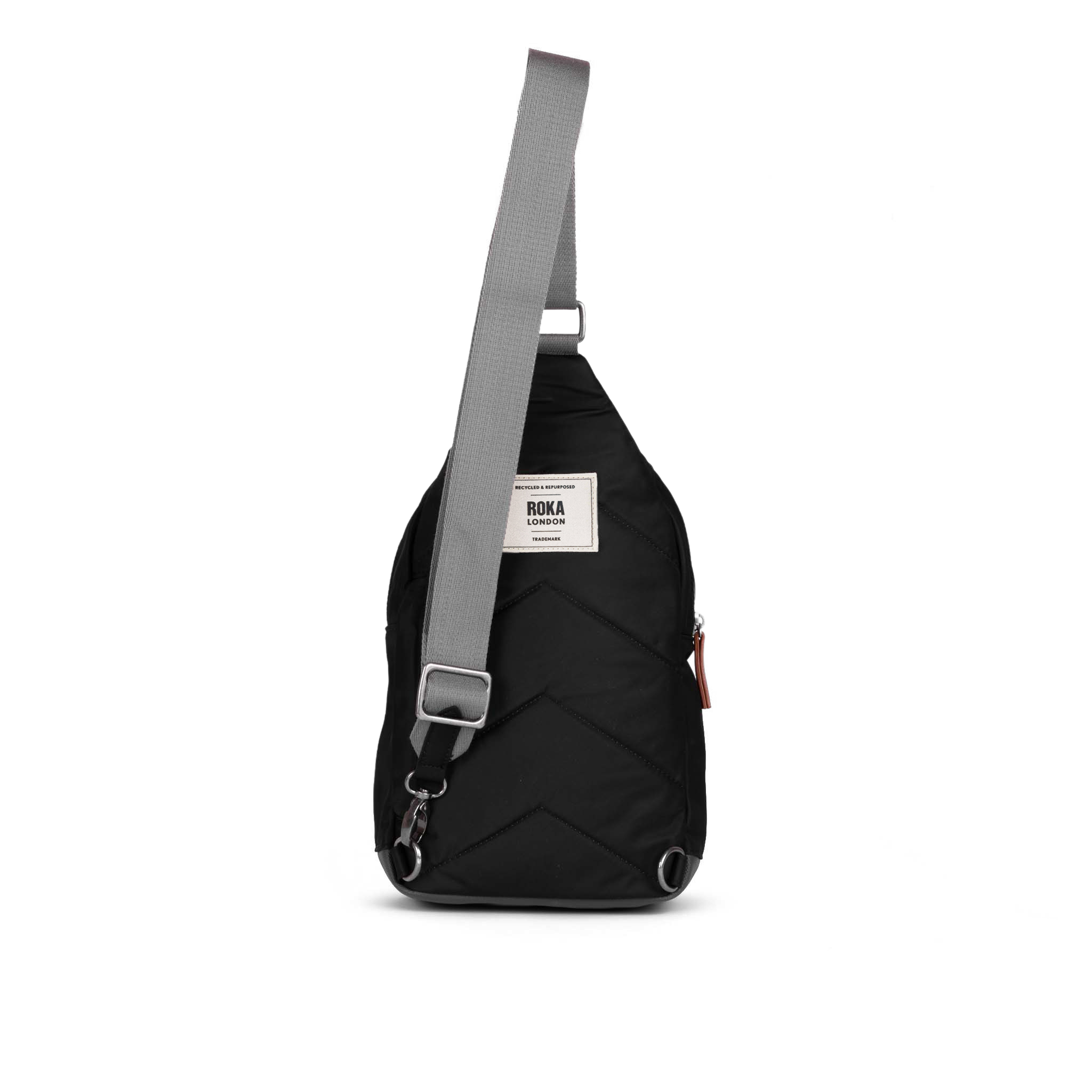 Roka London Willesden slingbag svart large 5 liter