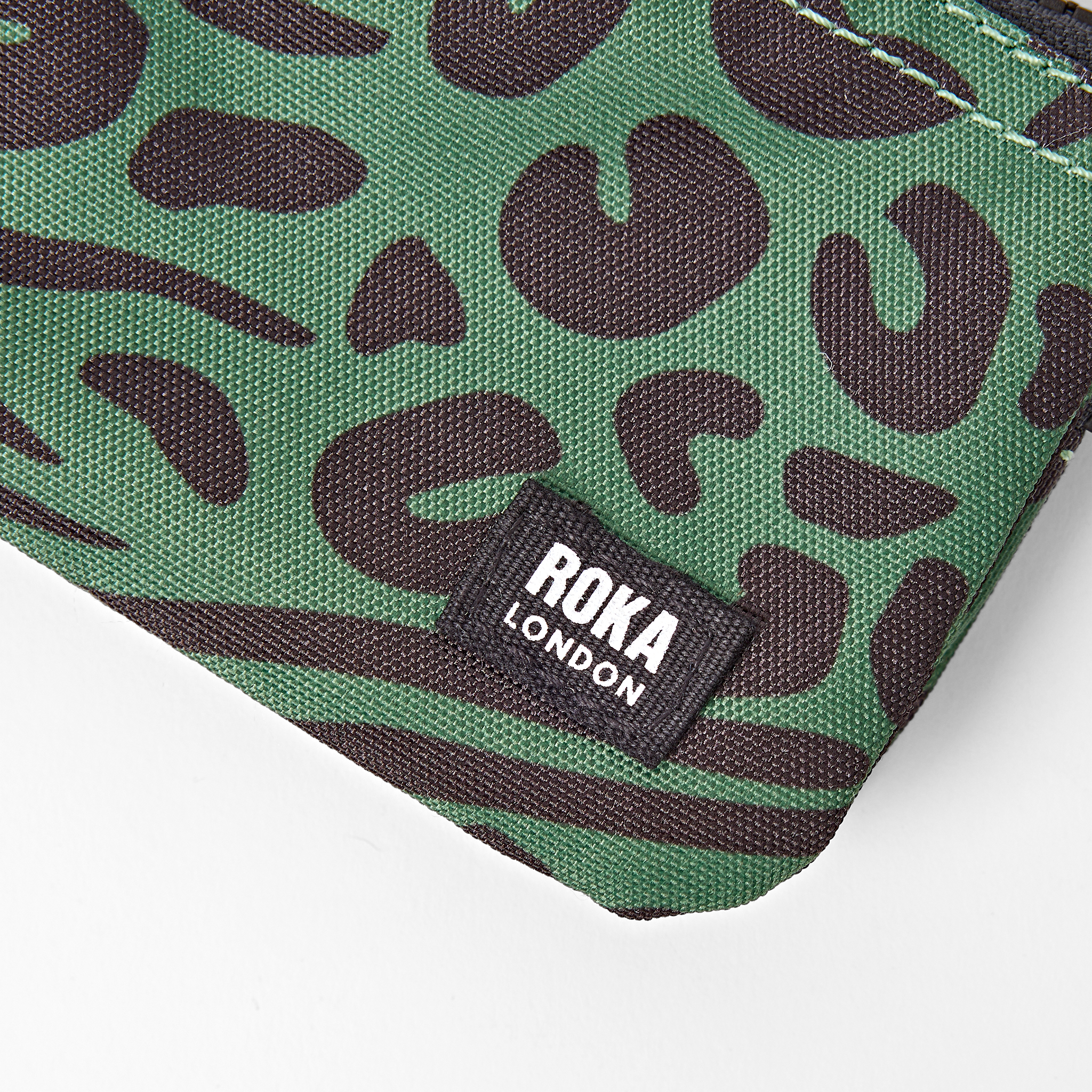 Roka London Carnaby lommebok Small Mixed Animal Artichoke vannavvisende