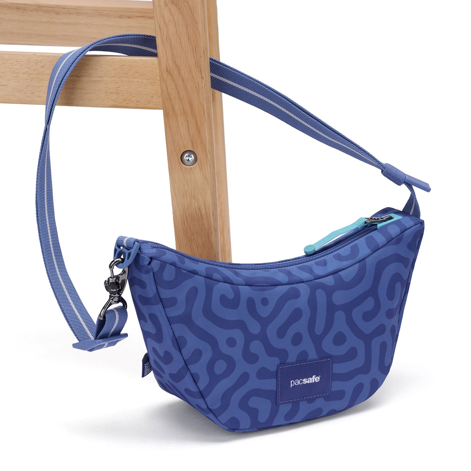 Pacsafe GO Lunar crossbody cerulean blue tyverisikker