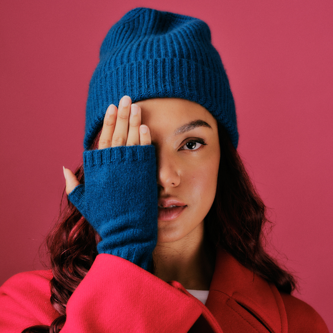 Roka London Shard beanie lue teal kashmir varm