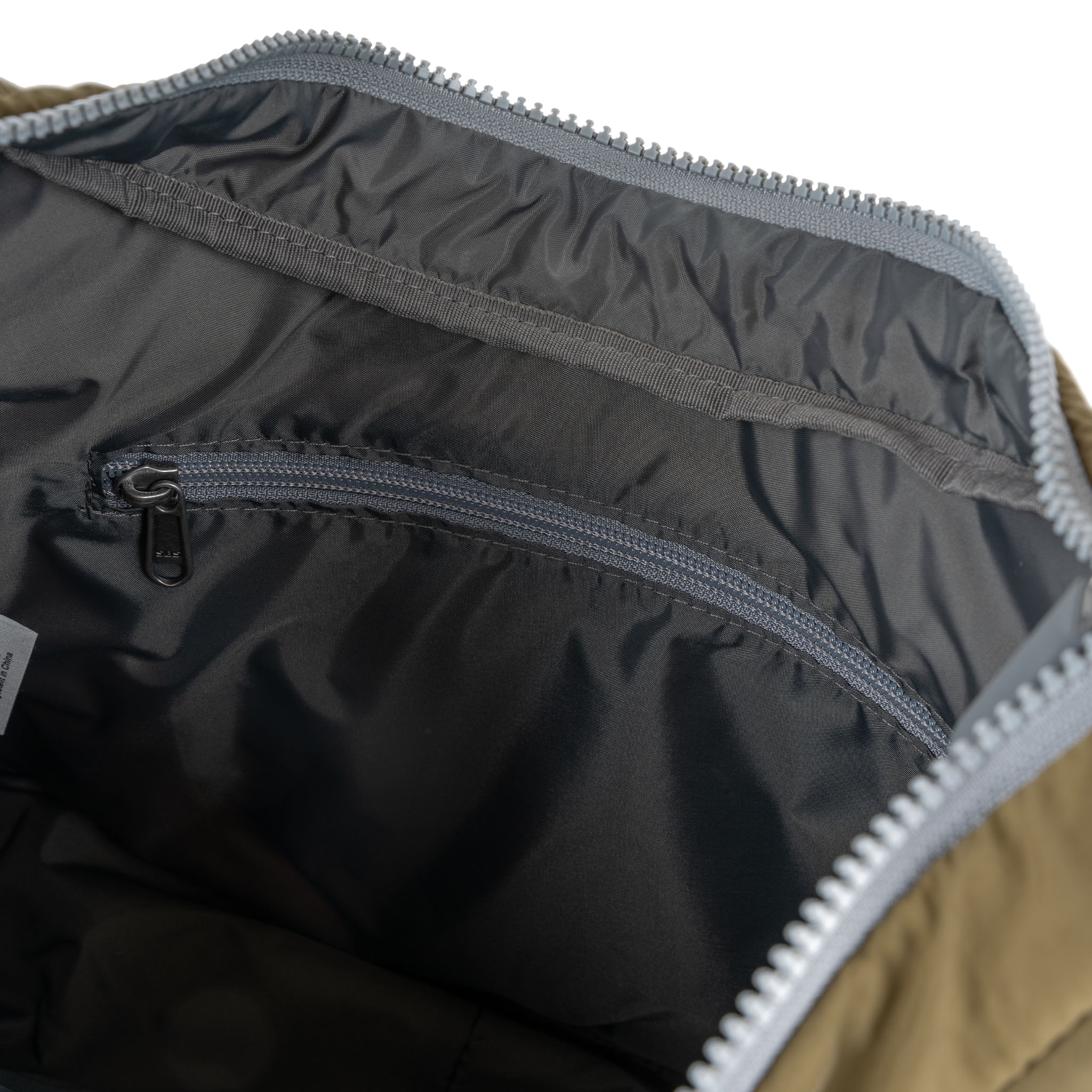 Roka London Belsize crossbody moss 14,7 liter vattert