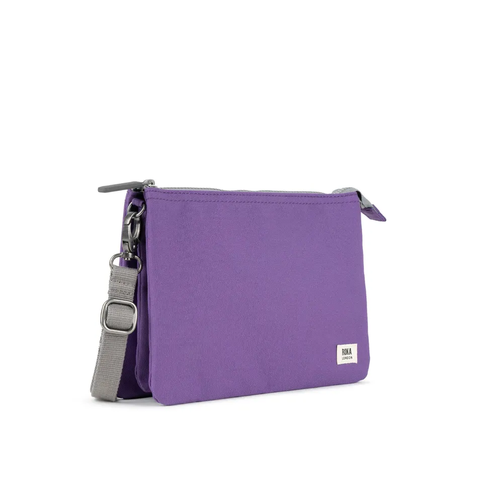 Roka London Carnaby XL crossbody-veske lilla vanntett